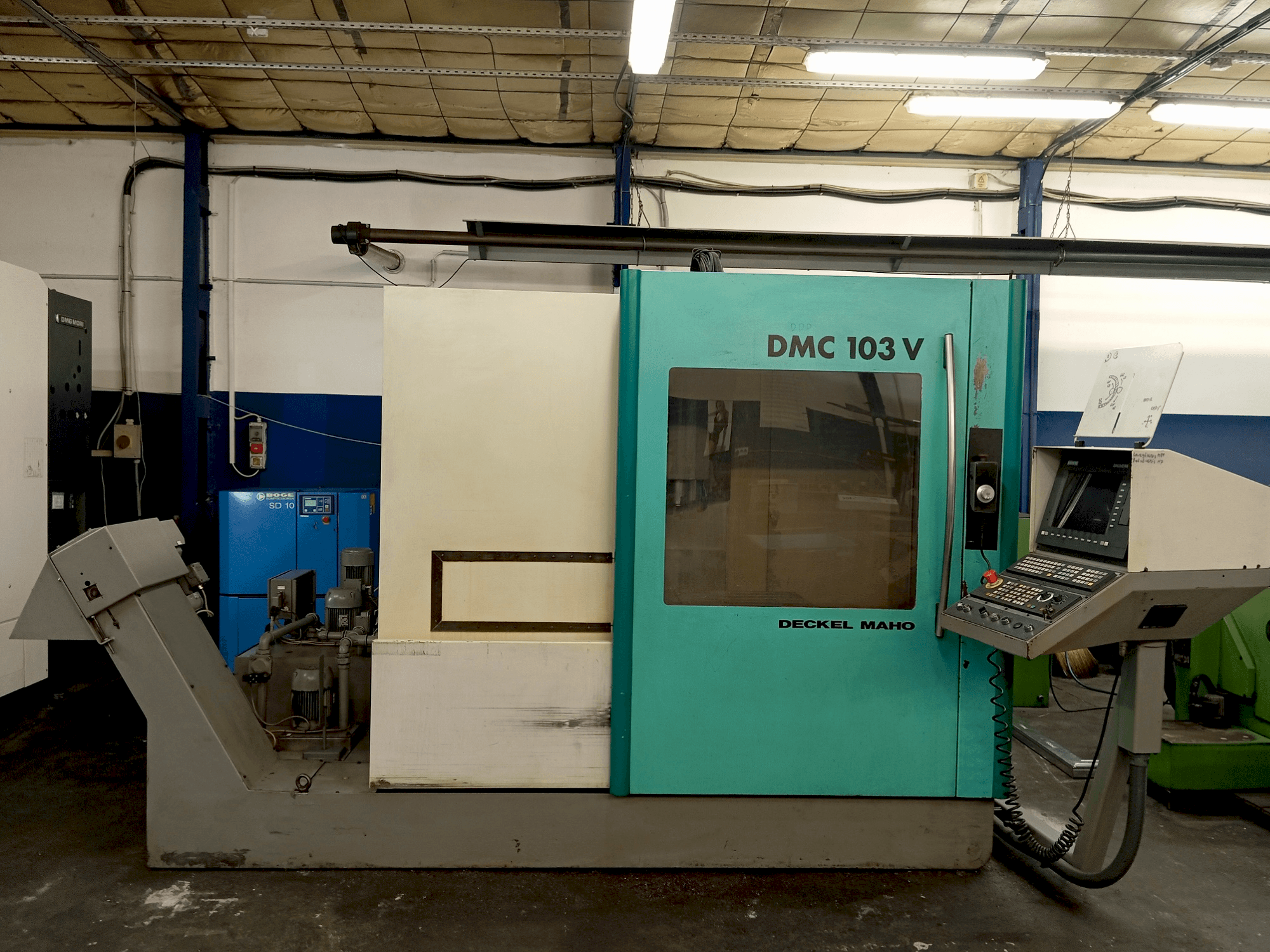 Vista frontal de la máquina DECKEL MAHO DMC 103 V