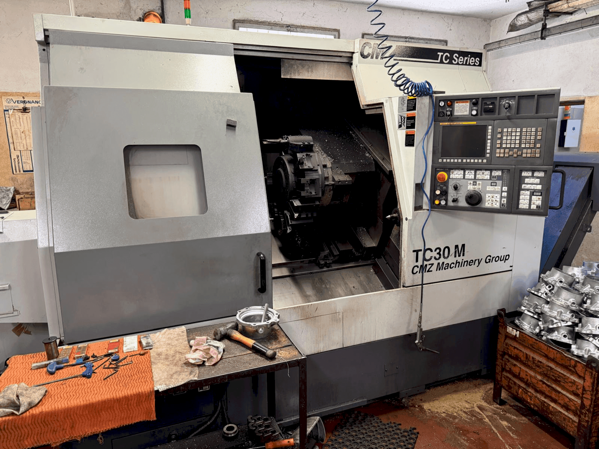 Vista frontal de la máquina CMZ TC30M