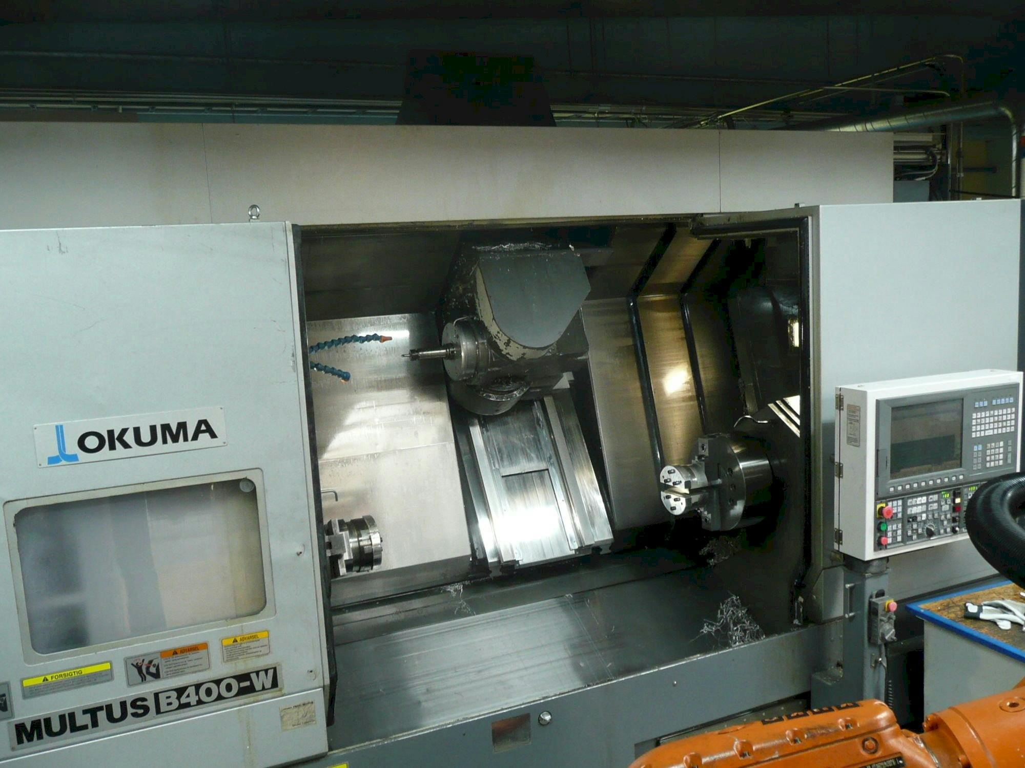 Vista frontal de la máquina Okuma MULTUS B400-W