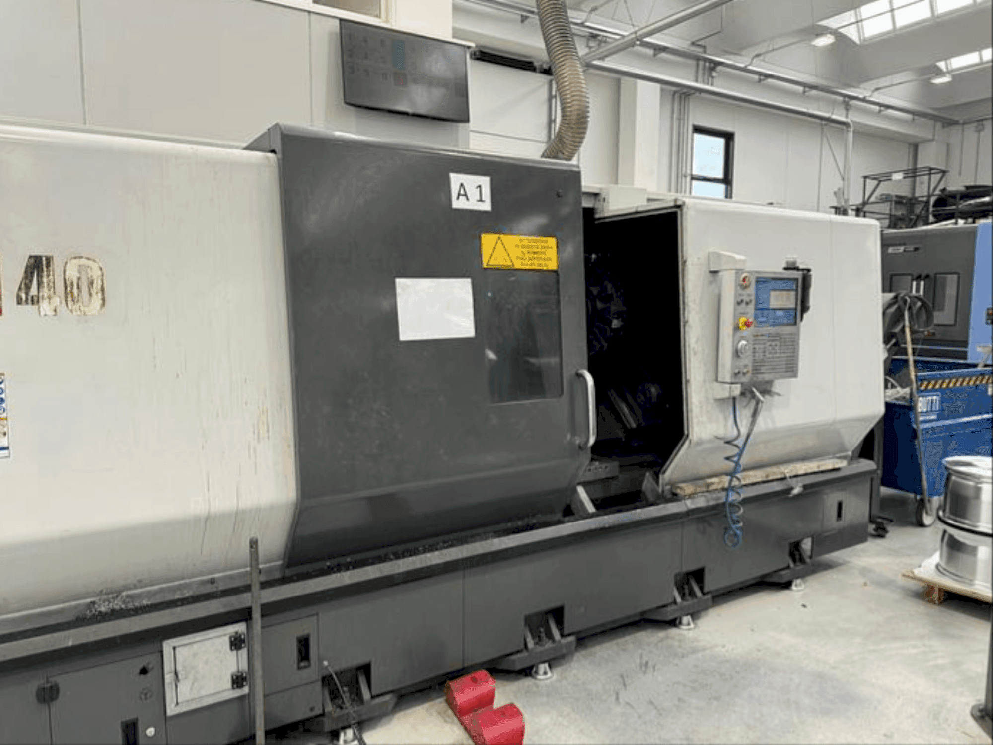 Vista frontal de la máquina HAAS ST40
