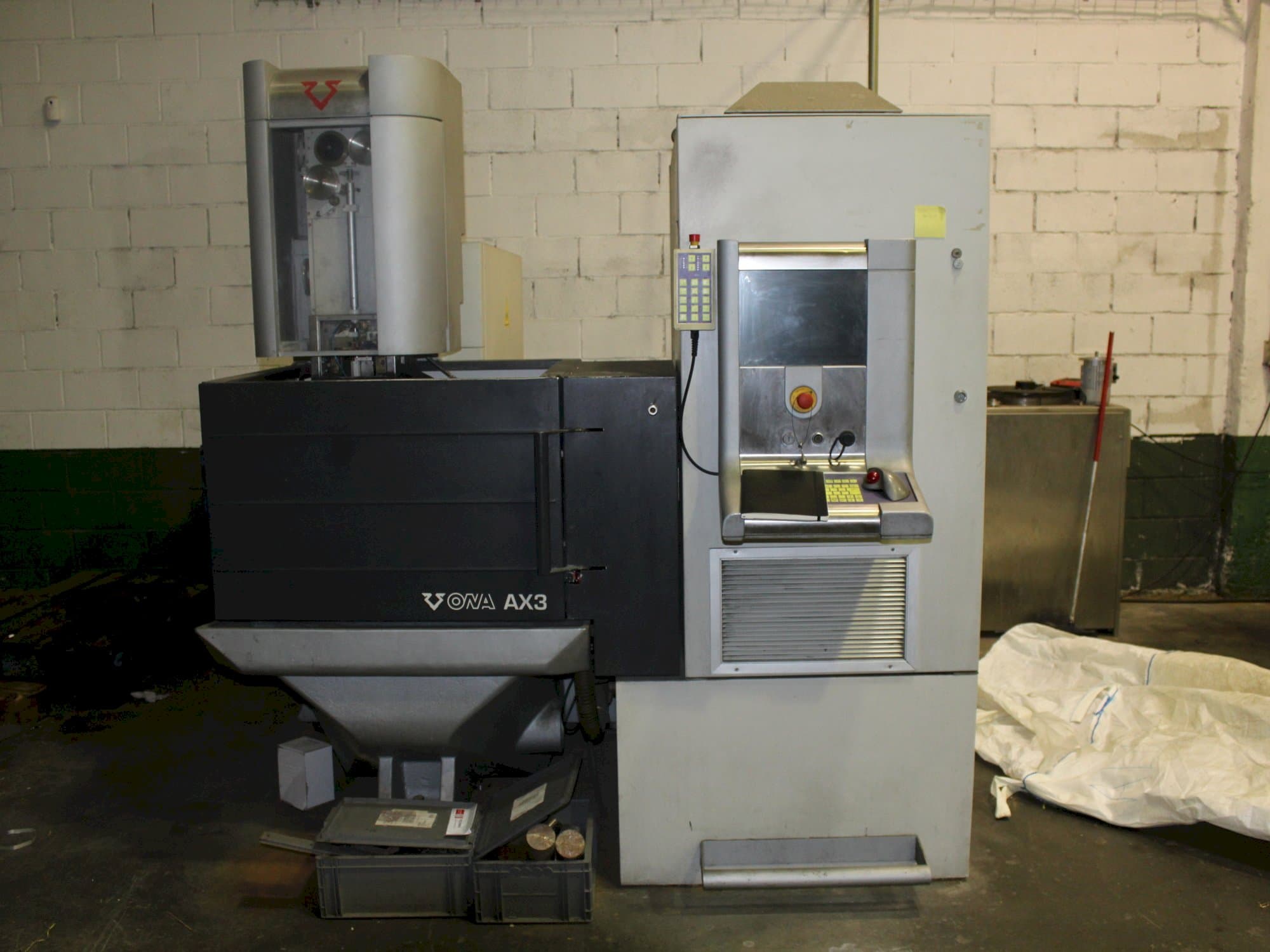 Vista frontal de la máquina ONA AX3