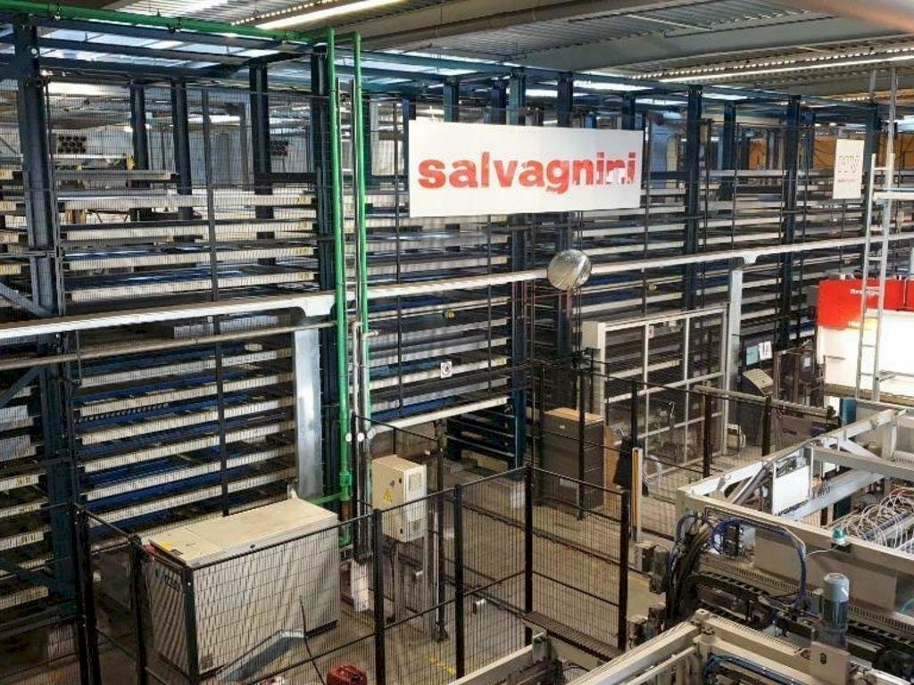 Vista frontal de la máquina Salvagnini S4 and P4 and MV installation