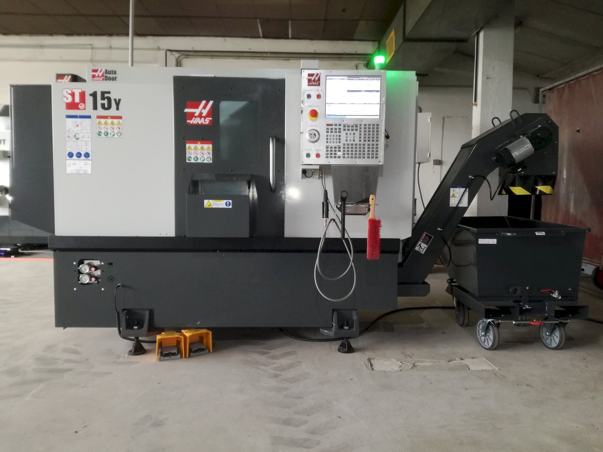 Vista frontal de la máquina HAAS ST 15y