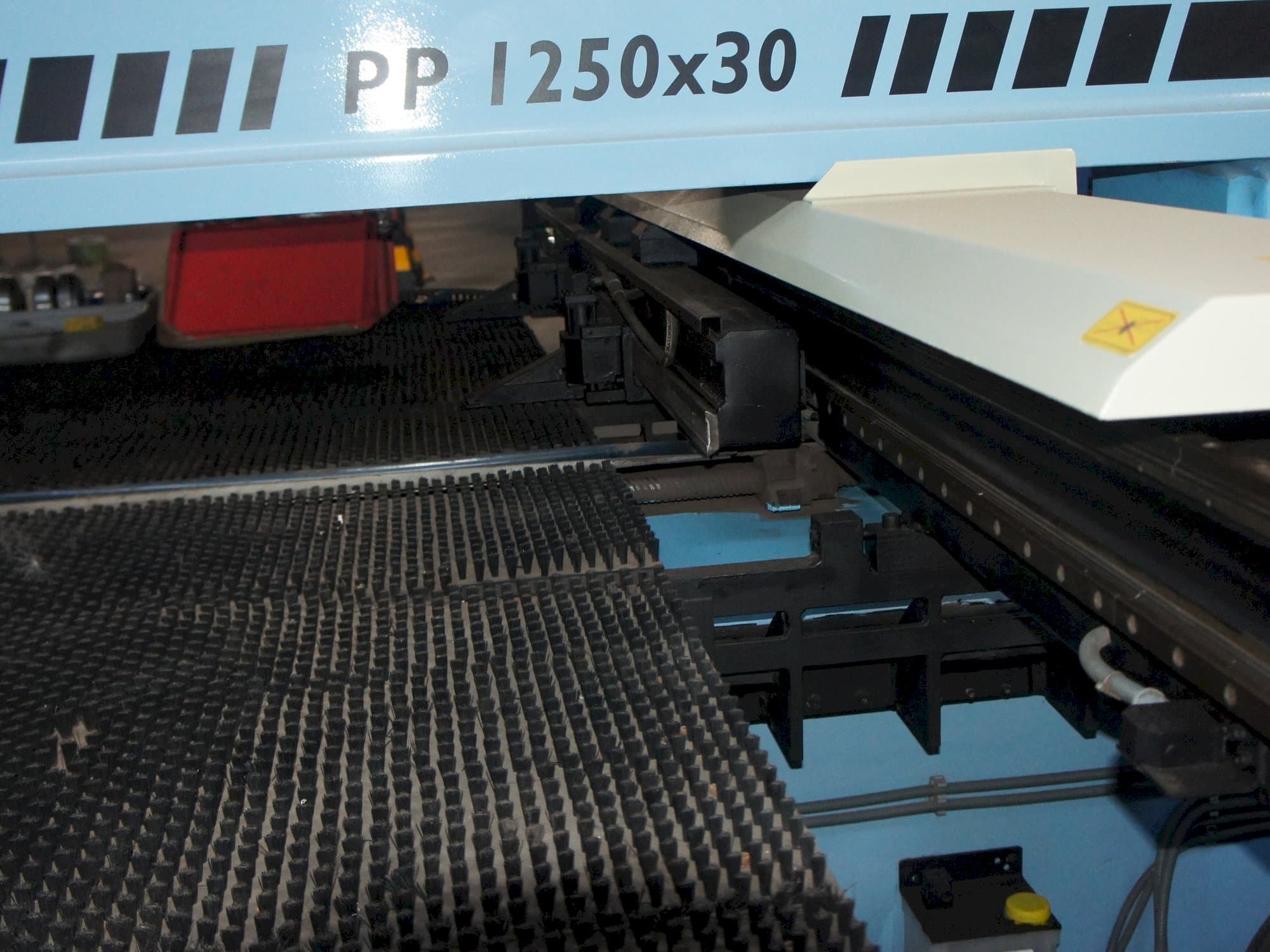 Vista frontal de la máquina Durma PP 12530