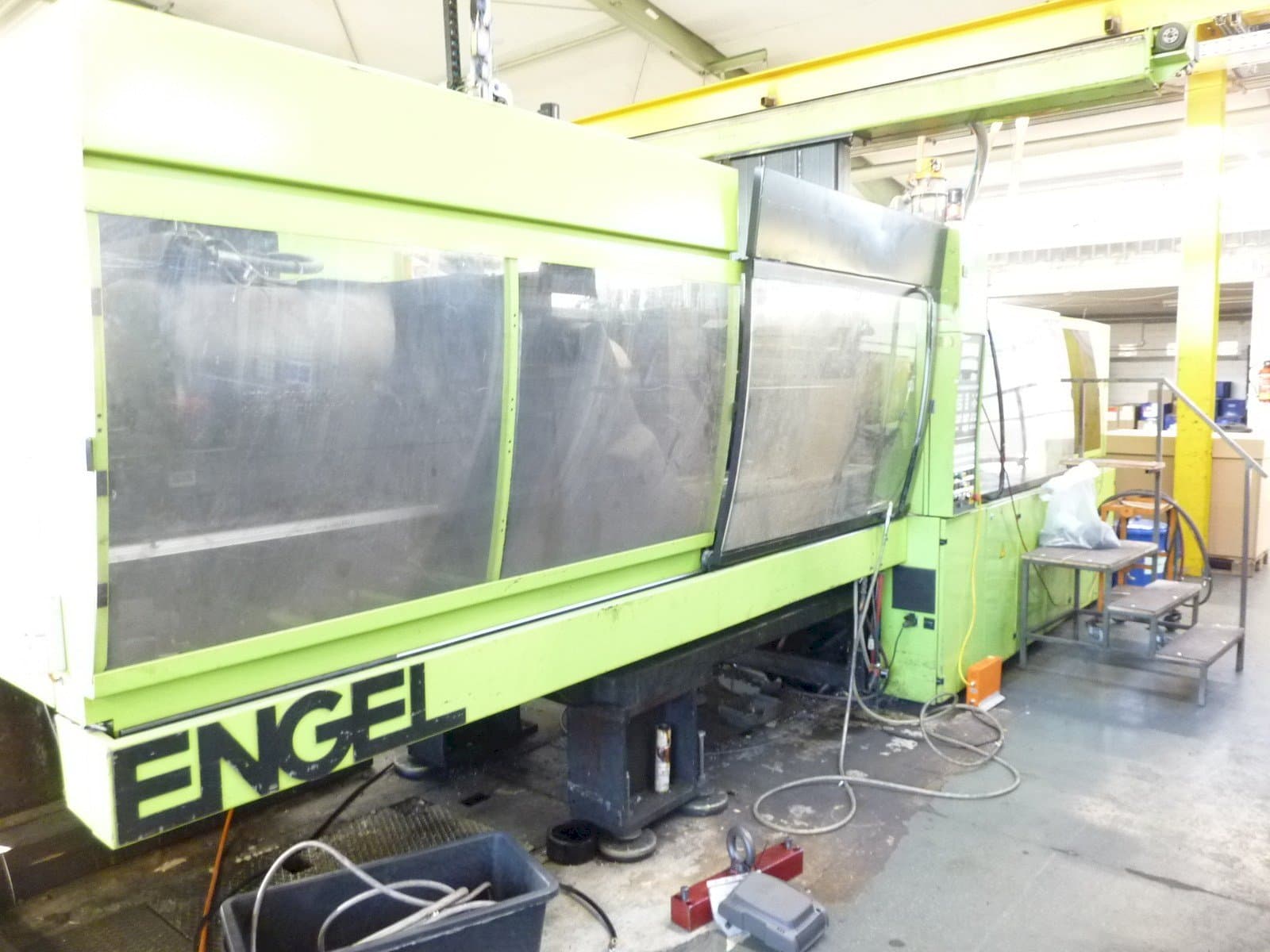 Vista frontal de la máquina ENGEL ES 1800/275 HL