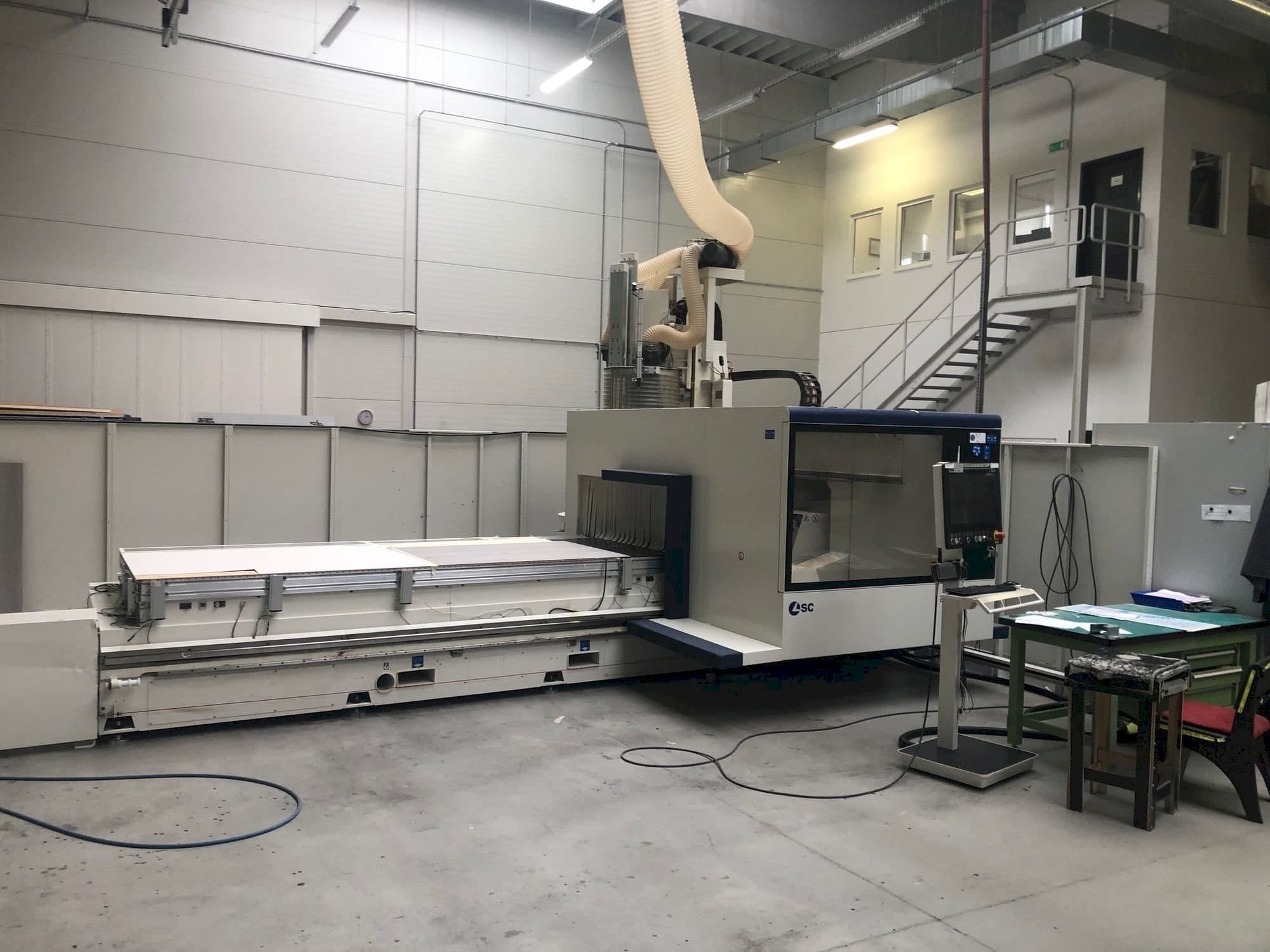 Vista frontal de la máquina SCM ACCORD 50 FX-M