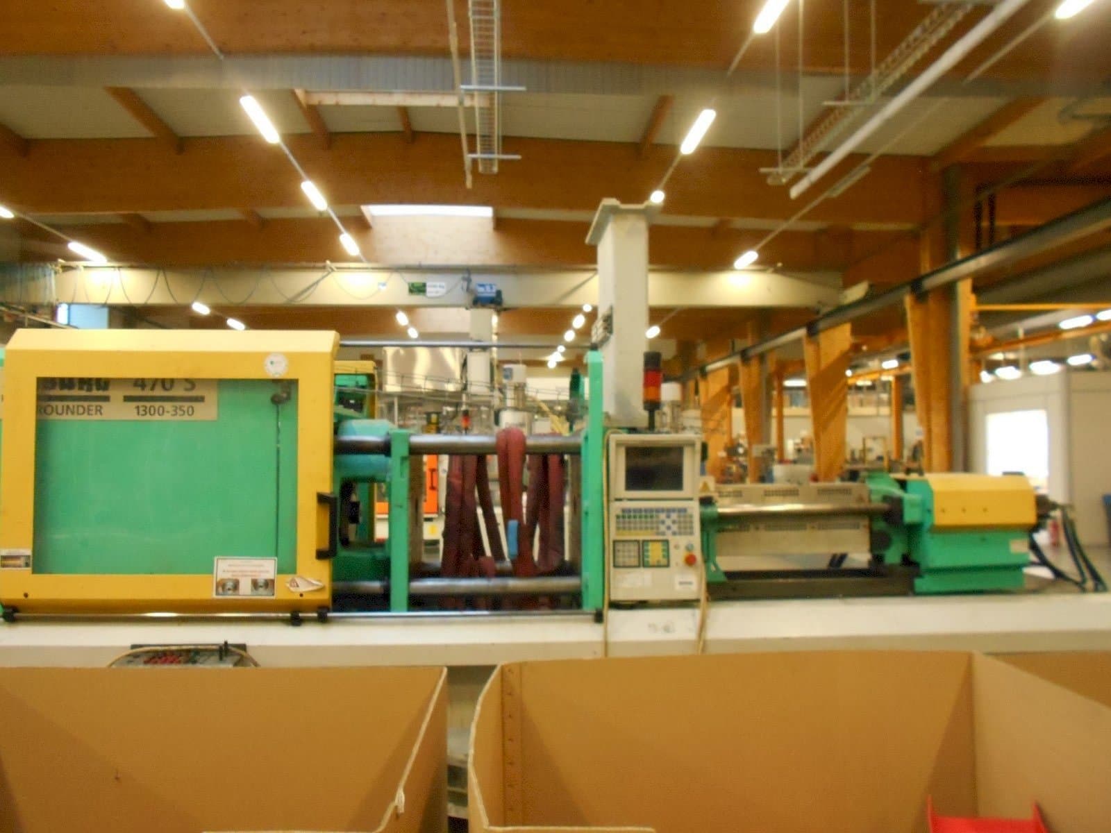 Vista frontal de la máquina Arburg Allrounder 470 S 1300-350