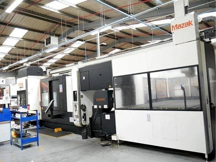 Vista frontal de la máquina Mazak INTEGREX i-400 ST