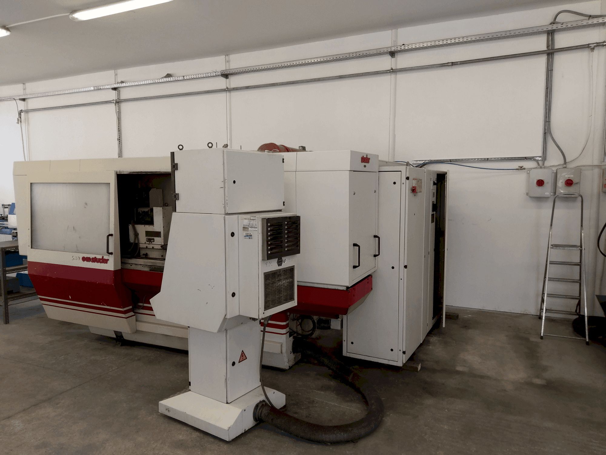 Vista frontal de la máquina STUDER  S40