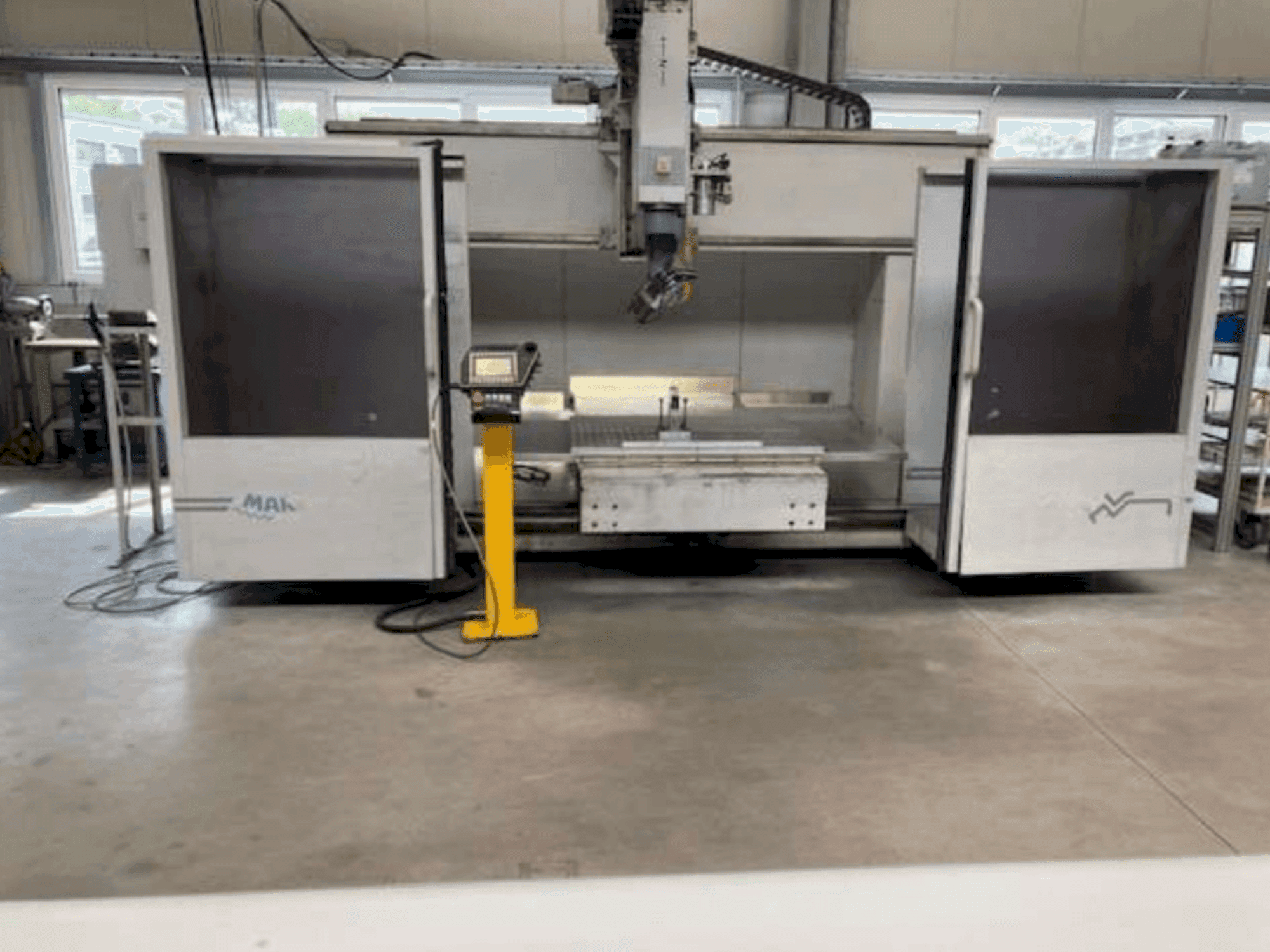 Vista frontal de la máquina MAKA MK 7s