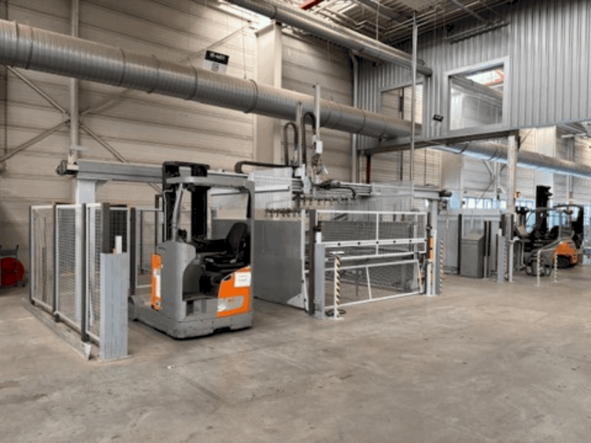 Vista frontal de la máquina LIGMATECH VKF-100/25/13/R/2/1