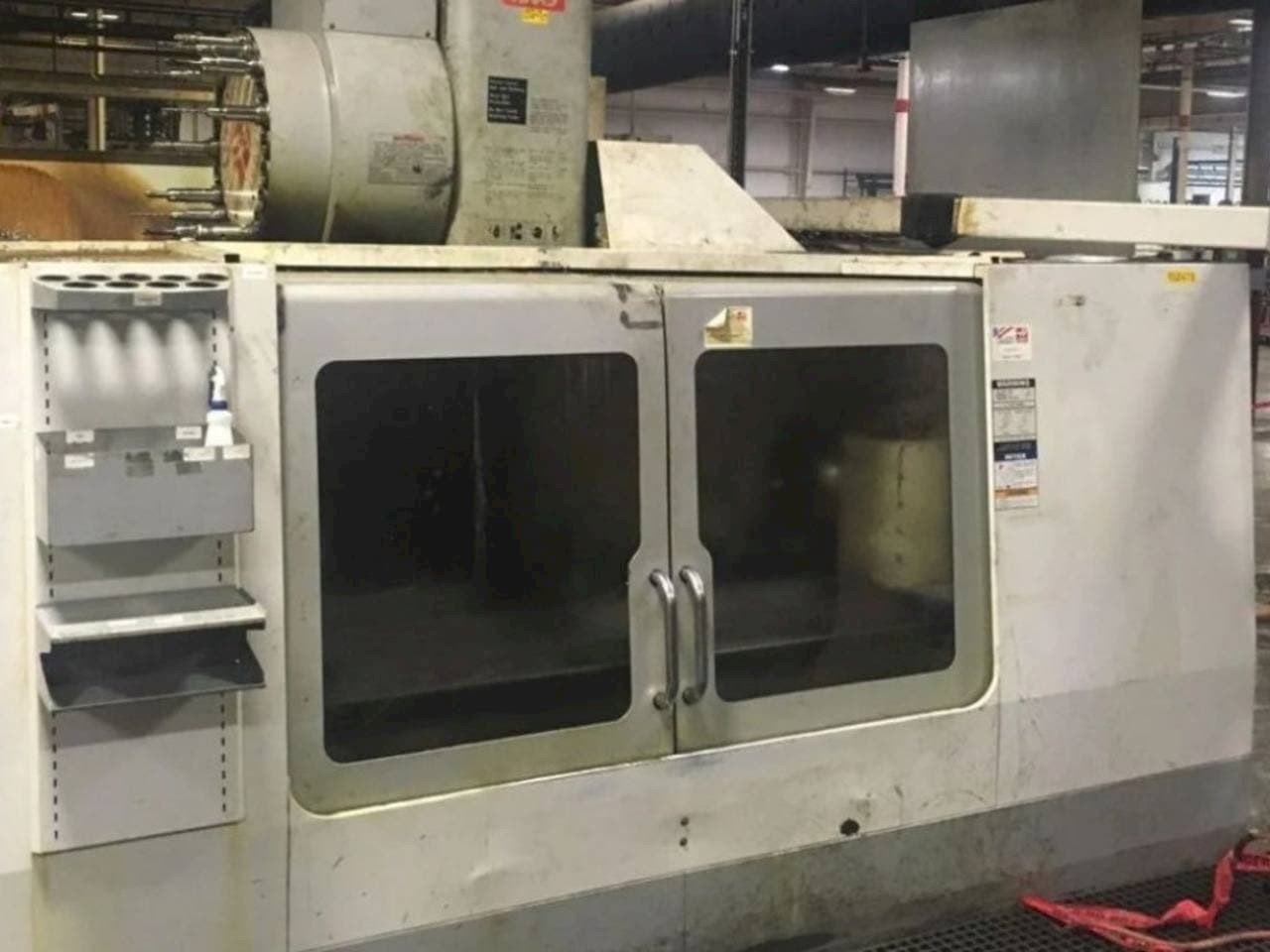 Vista frontal de la máquina HAAS VF-8B/40