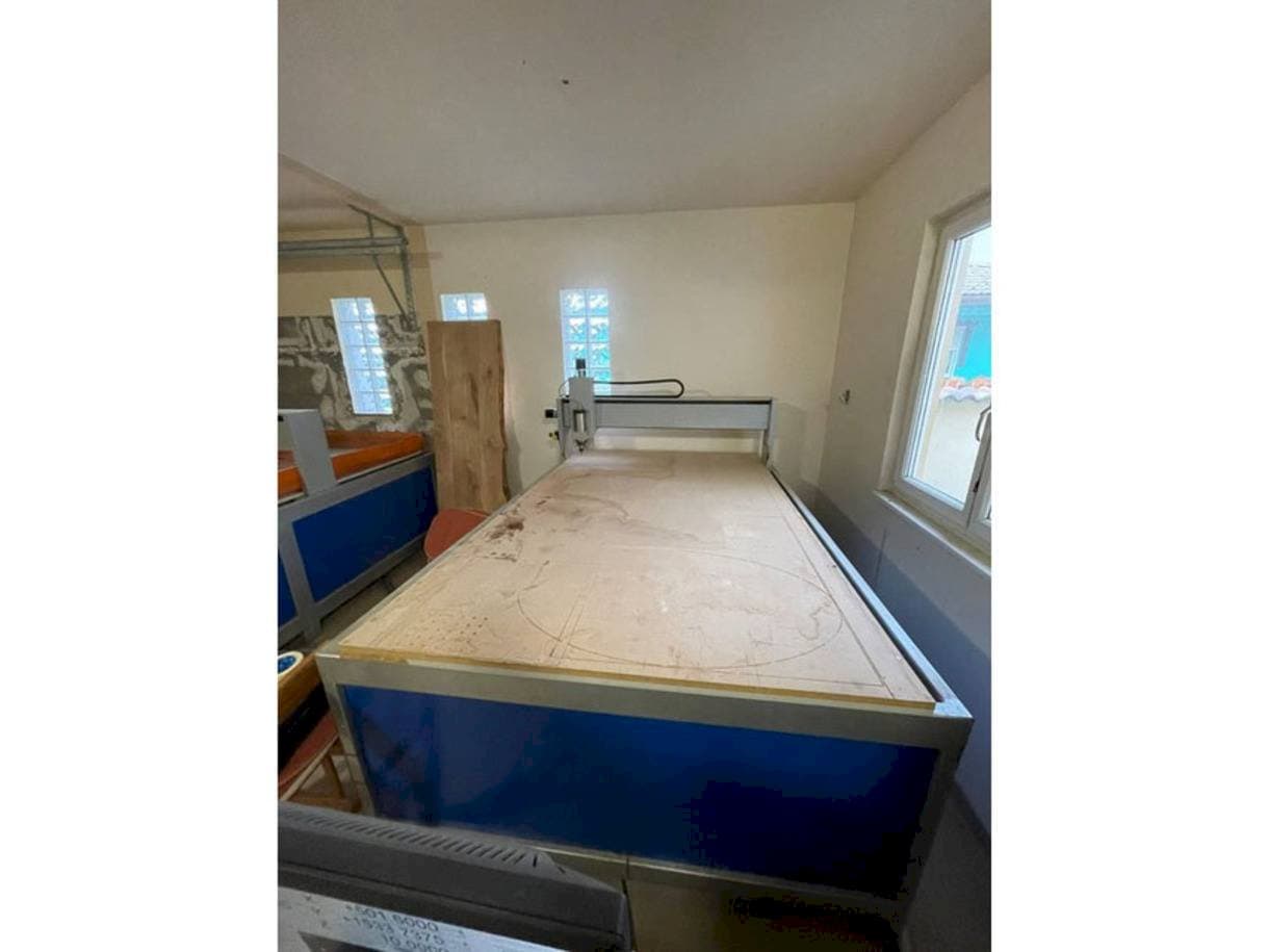 Vista frontal de la máquina ALTMAN T2