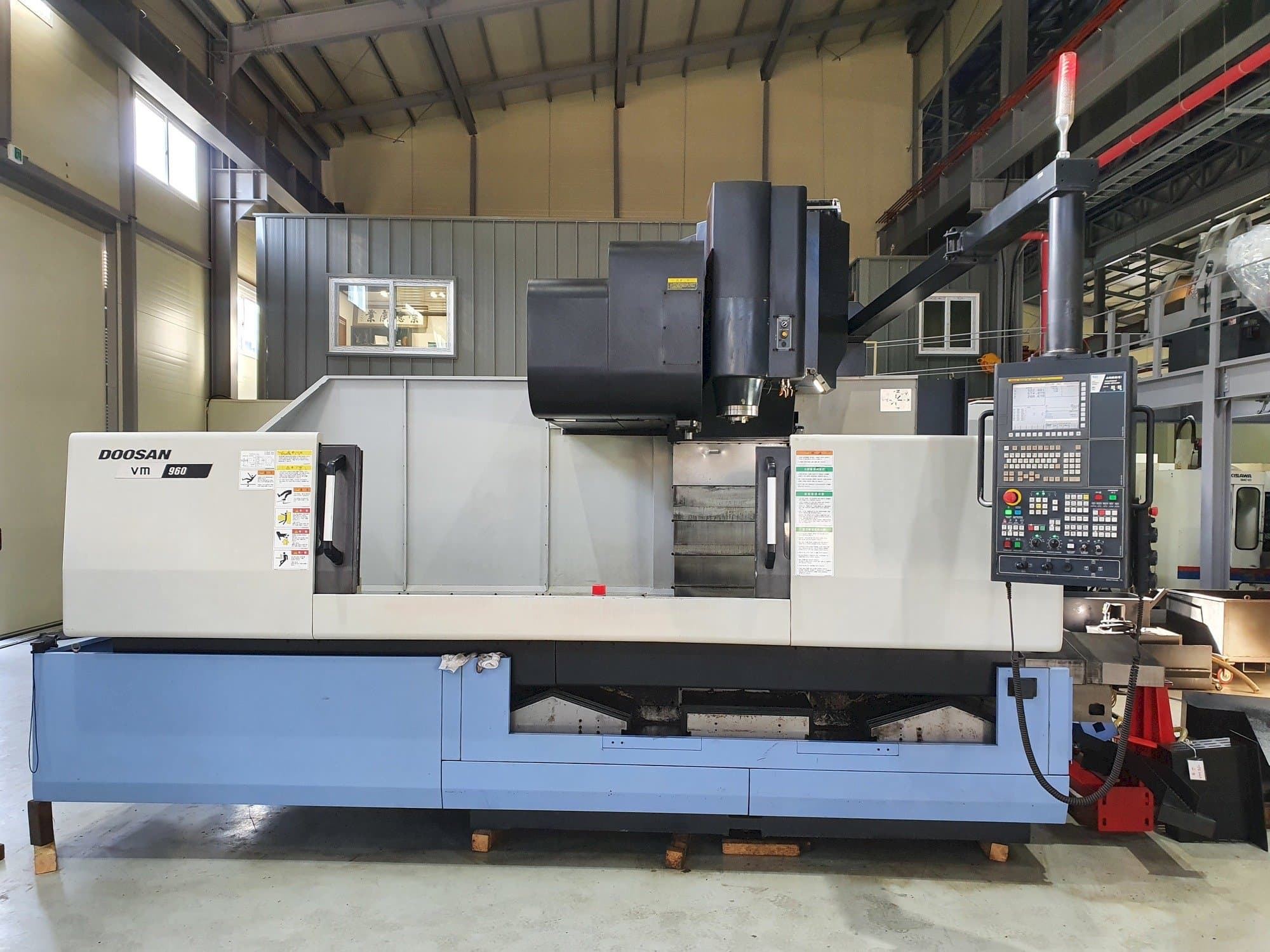 Vista frontal de la máquina Doosan VM 960