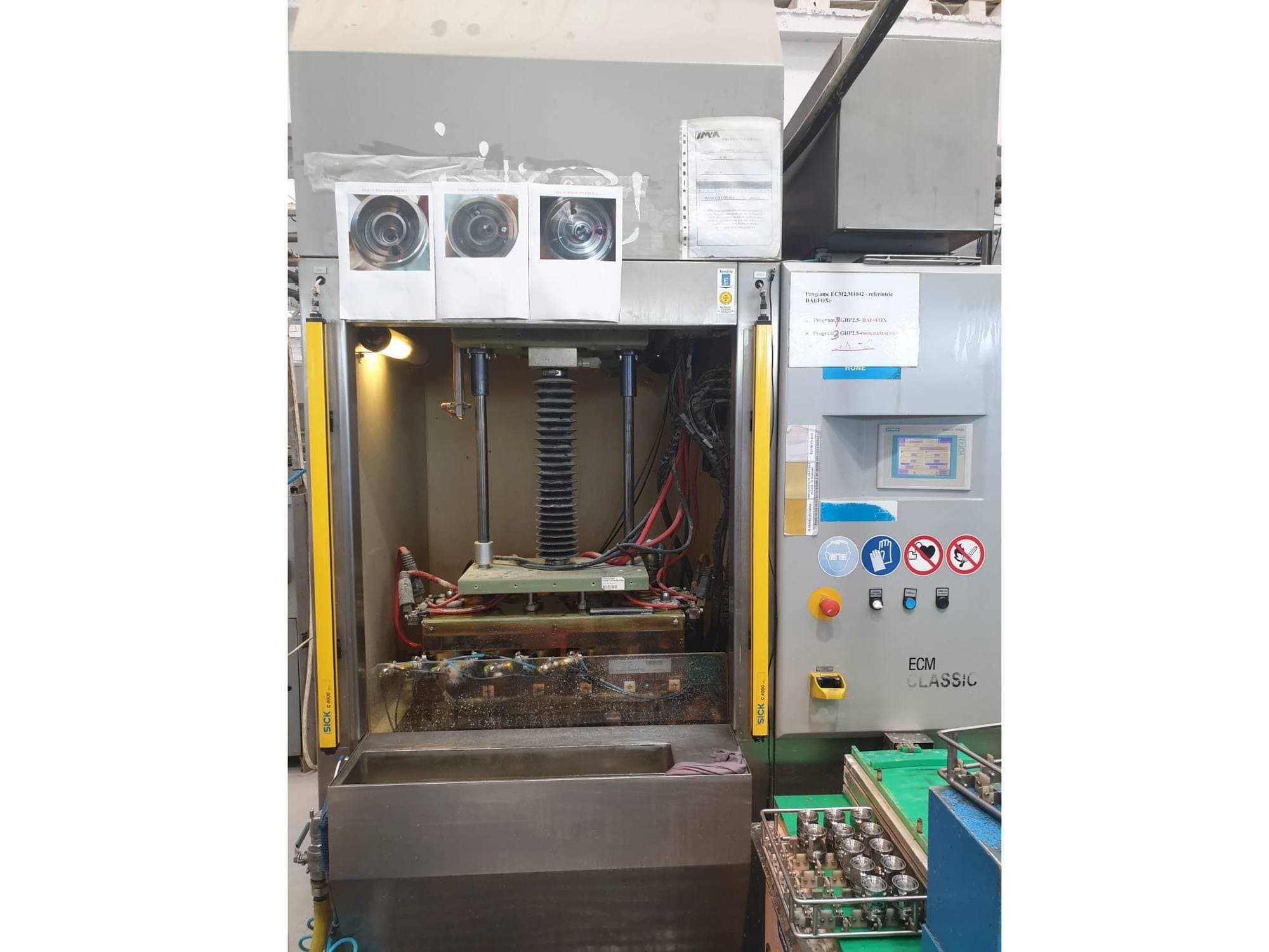 Vista frontal de la máquina Extrude Hone Classic 1A-450-43-P-M