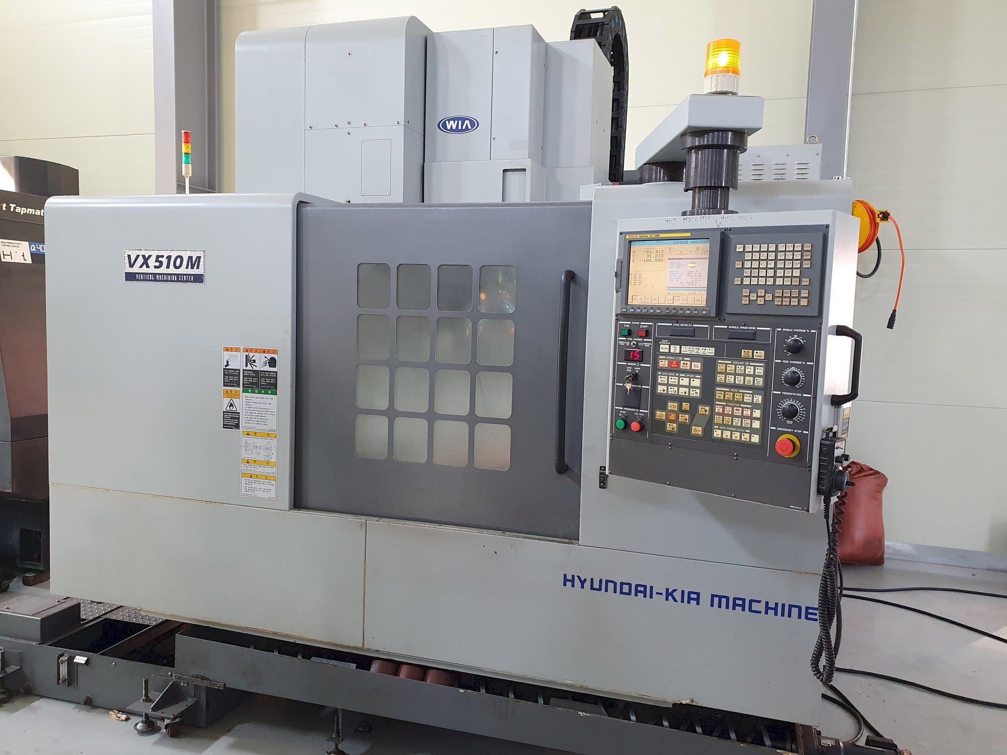 Vista frontal de la máquina Hyundai Kia VX510M