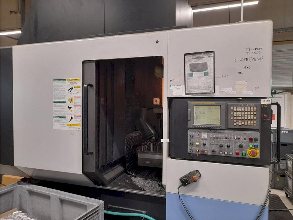 Vista frontal de la máquina Doosan VC 500