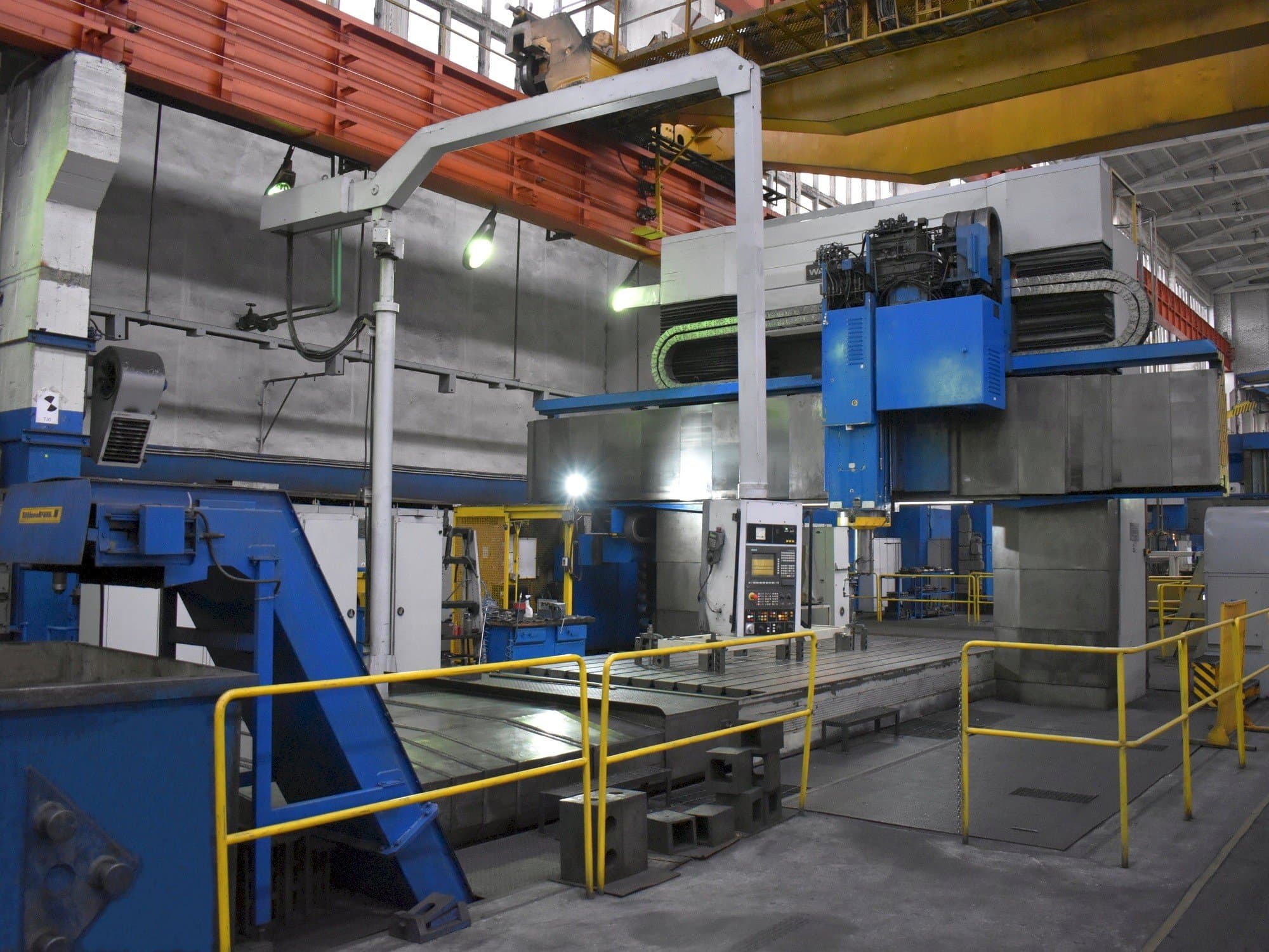 Vista frontal de la máquina WALDRICH COBURG 17S 10FP 300 NC