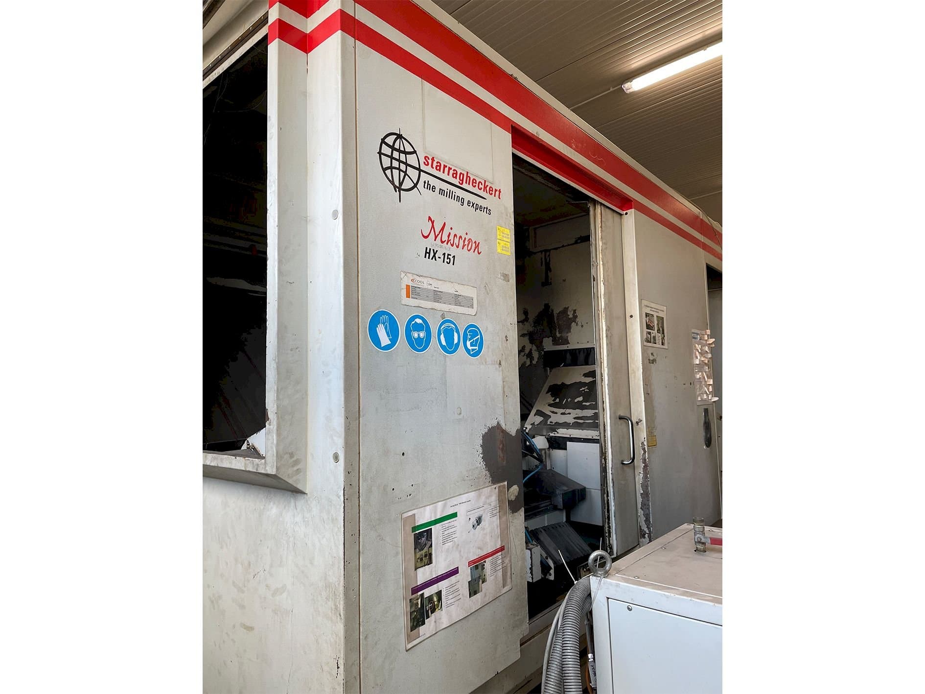 Vista frontal de la máquina Starrag HX 151 (2004)