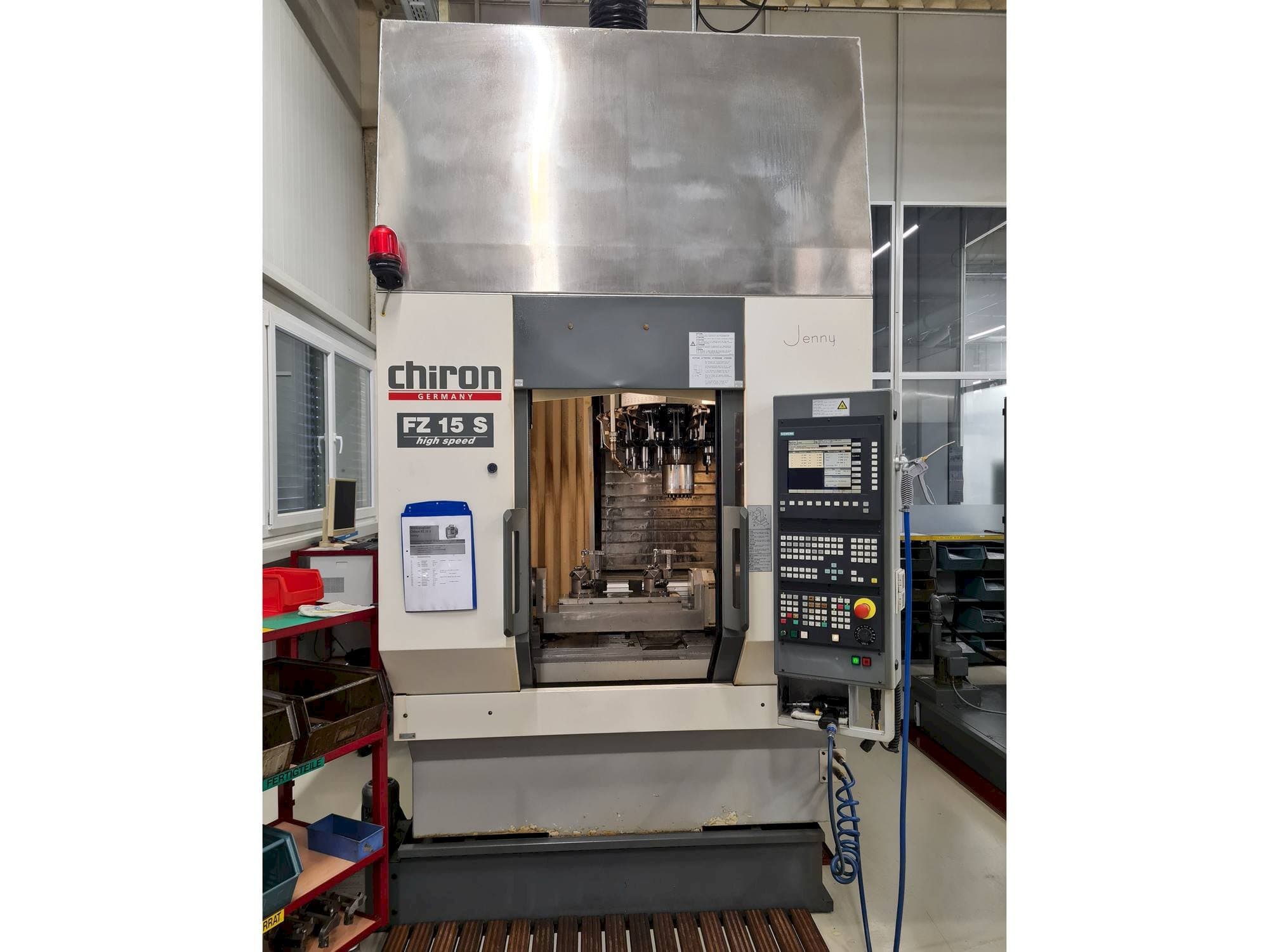 Vista frontal de la máquina CHIRON FZ 15 S