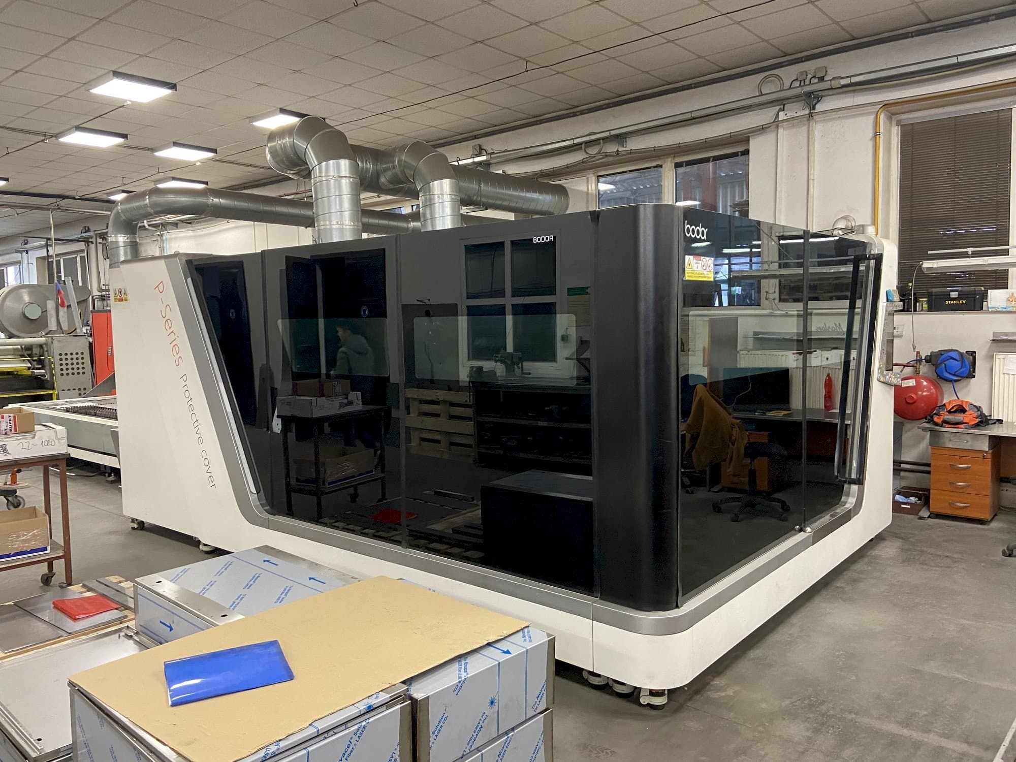 Vista frontal de la máquina Bodor P3