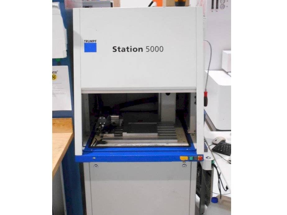 Vista frontal de la máquina Trumpf TruMark 5000