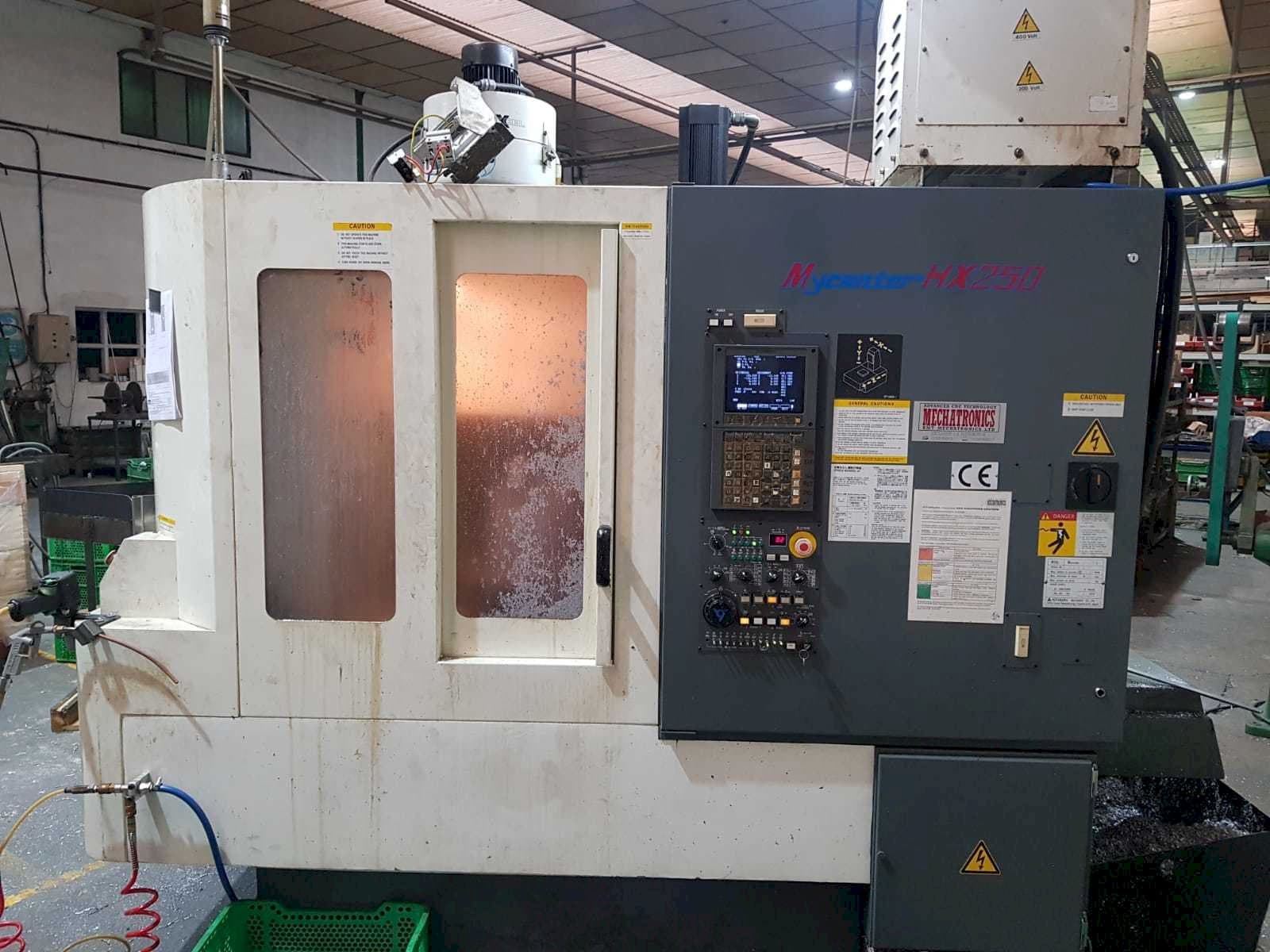 Vista frontal de la máquina Kitamura Mycenter HX250