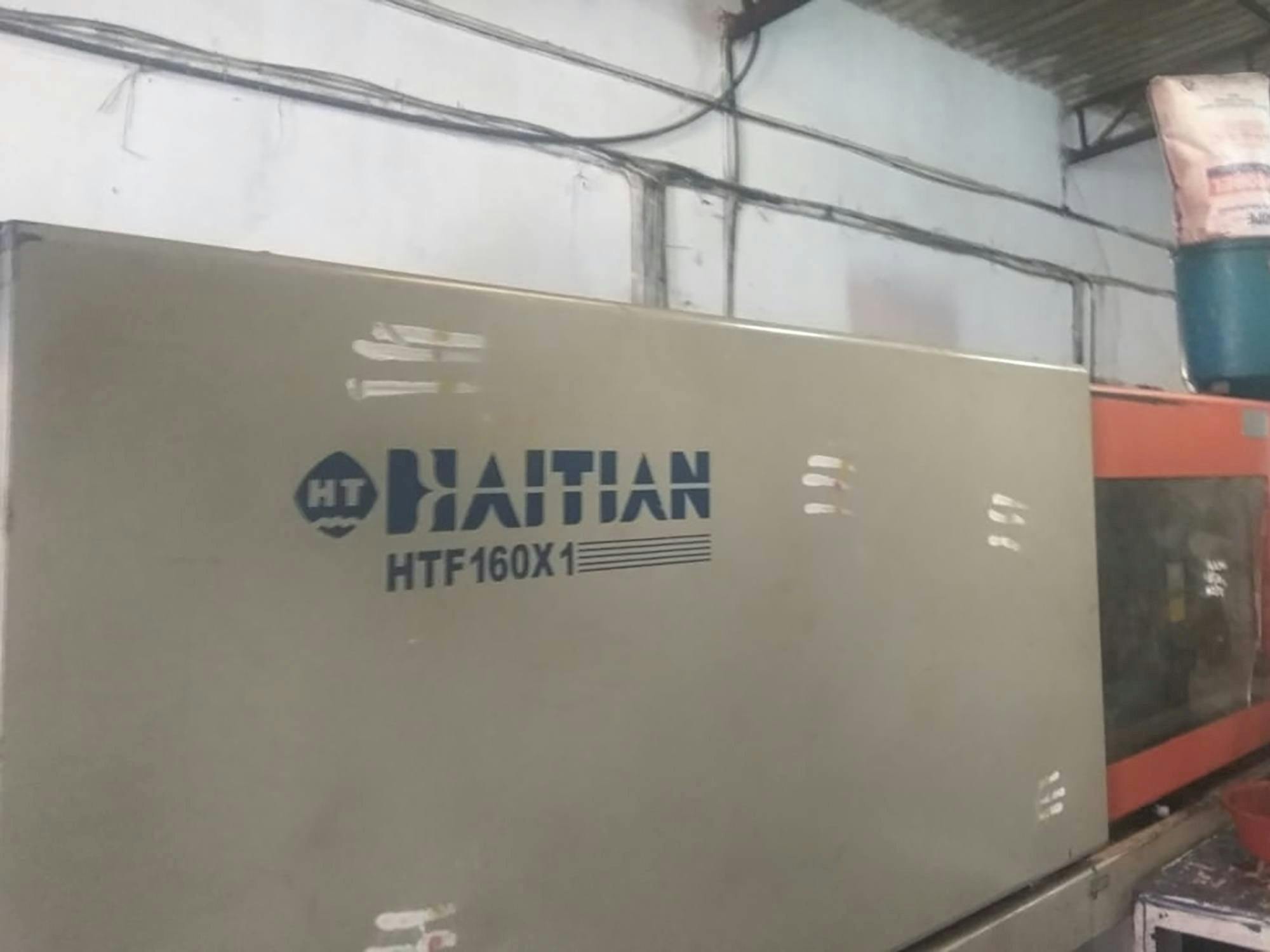 Vista frontal de la máquina HAITIAN HTF160X1