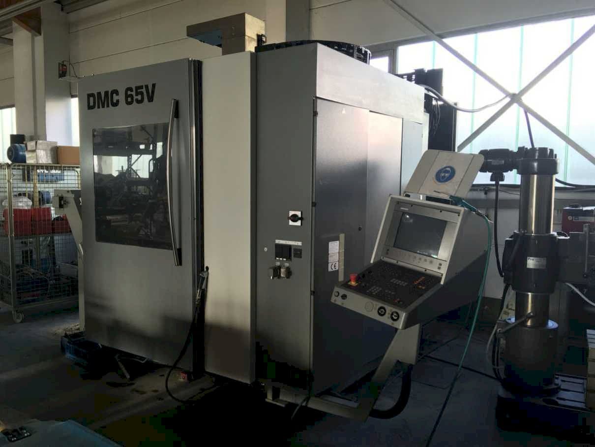Vista frontal de la máquina DECKEL MAHO DMC65V