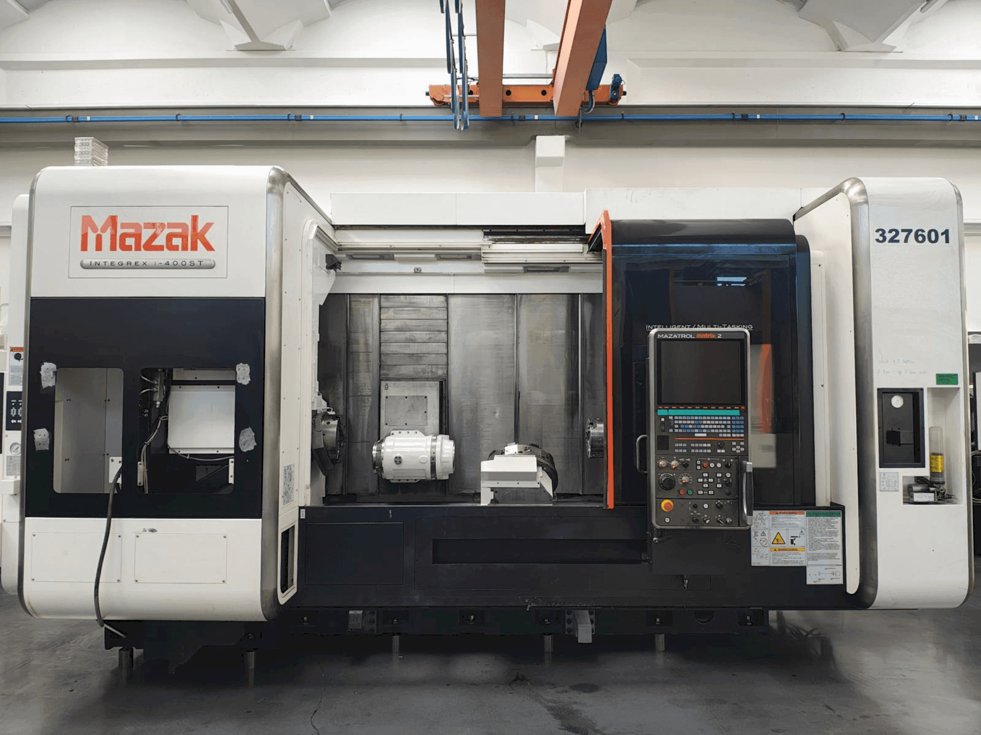 Vista frontal de la máquina Mazak Integrex i-400 ST