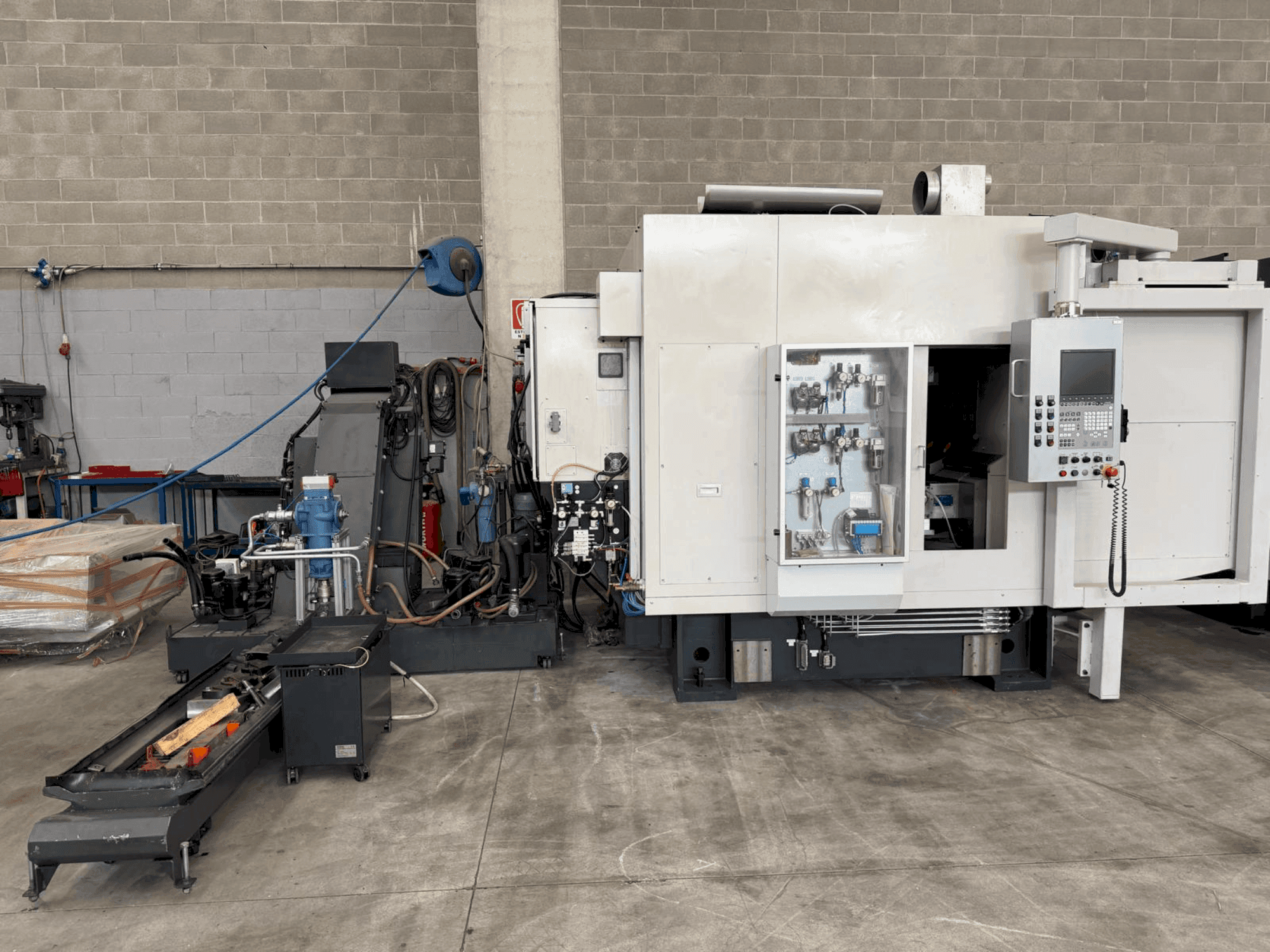 Vista frontal de la máquina Brother TC-32BN QT