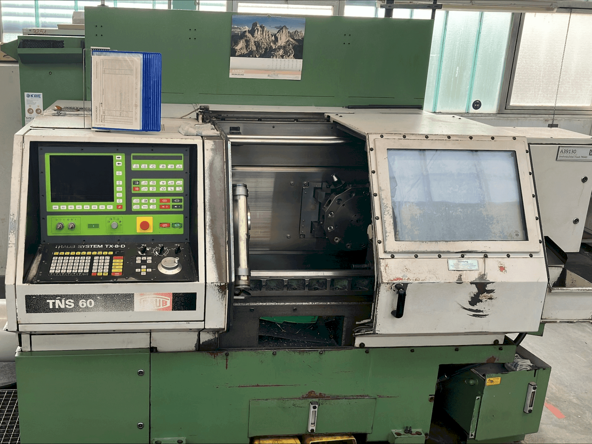 Vista frontal de la máquina TRAUB TNS 60