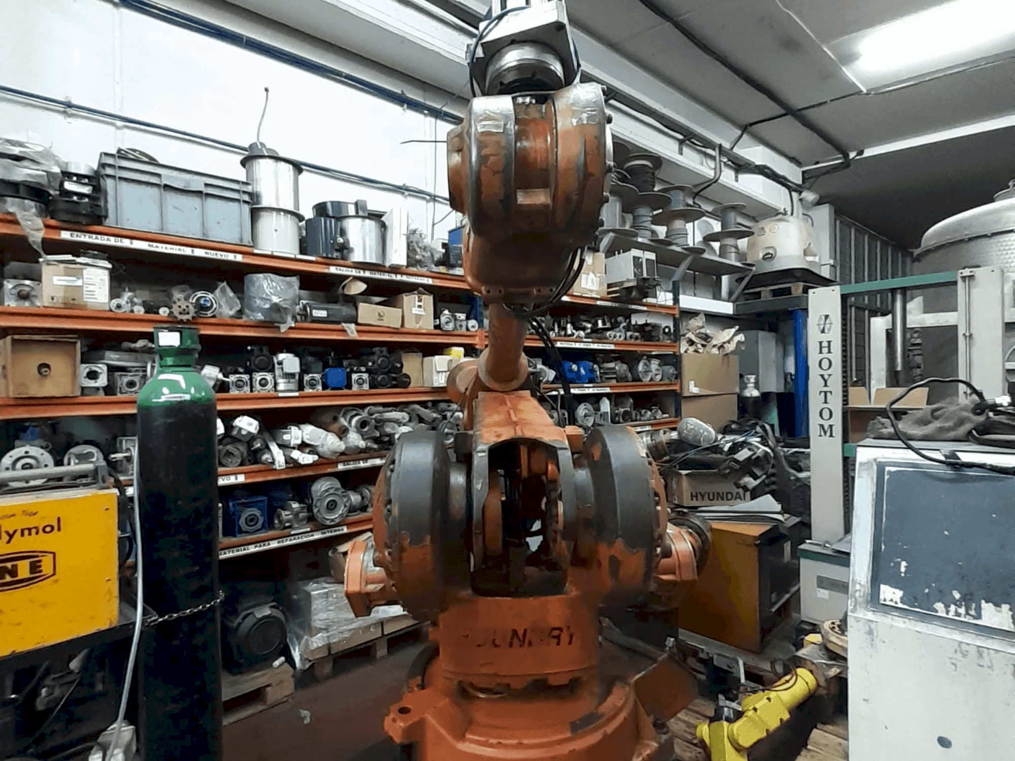 Vista frontal de la máquina ABB IRB 4400  (2018)