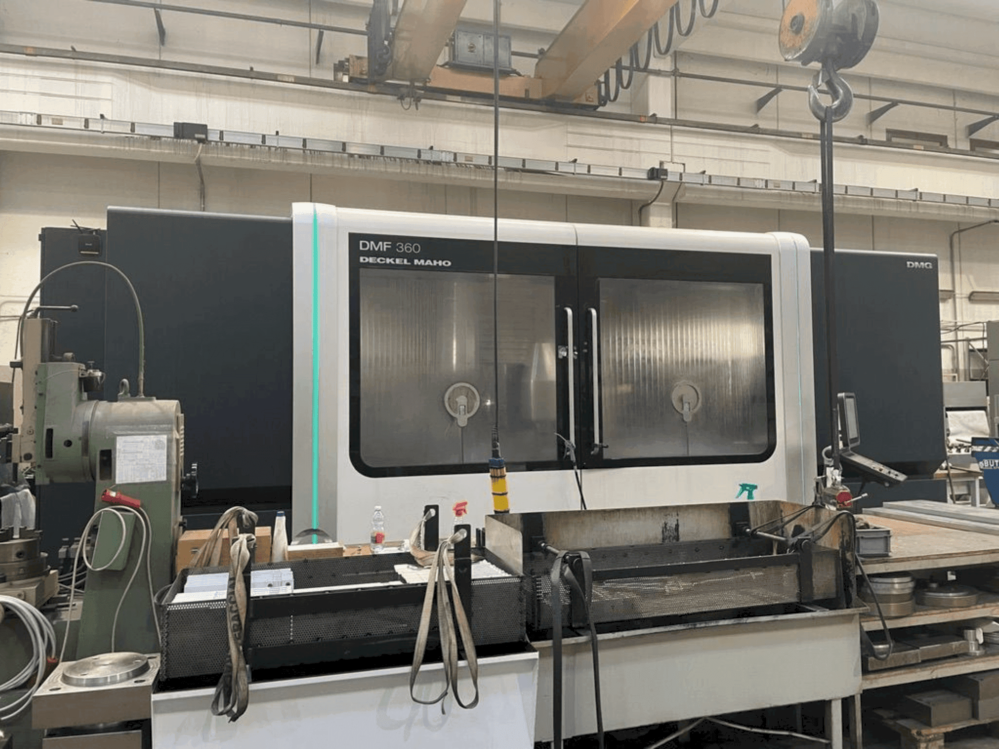 Vista frontal de la máquina DMG DMF 360