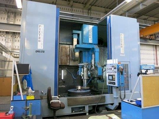 Vista frontal de la máquina PIETRO CARNAGHI ATF 8 SH