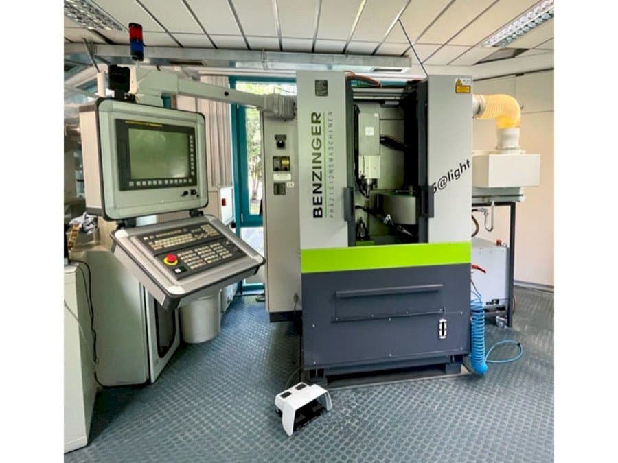 Vista frontal de la máquina Benzinger 5@light