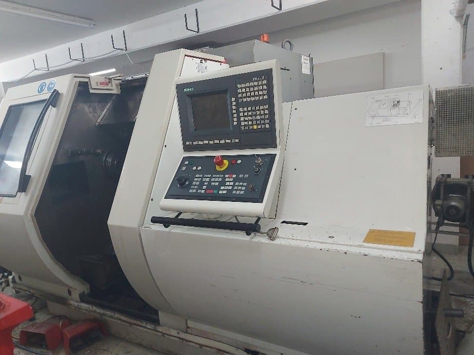 Vista frontal de la máquina Gildemeister MF Twin 65