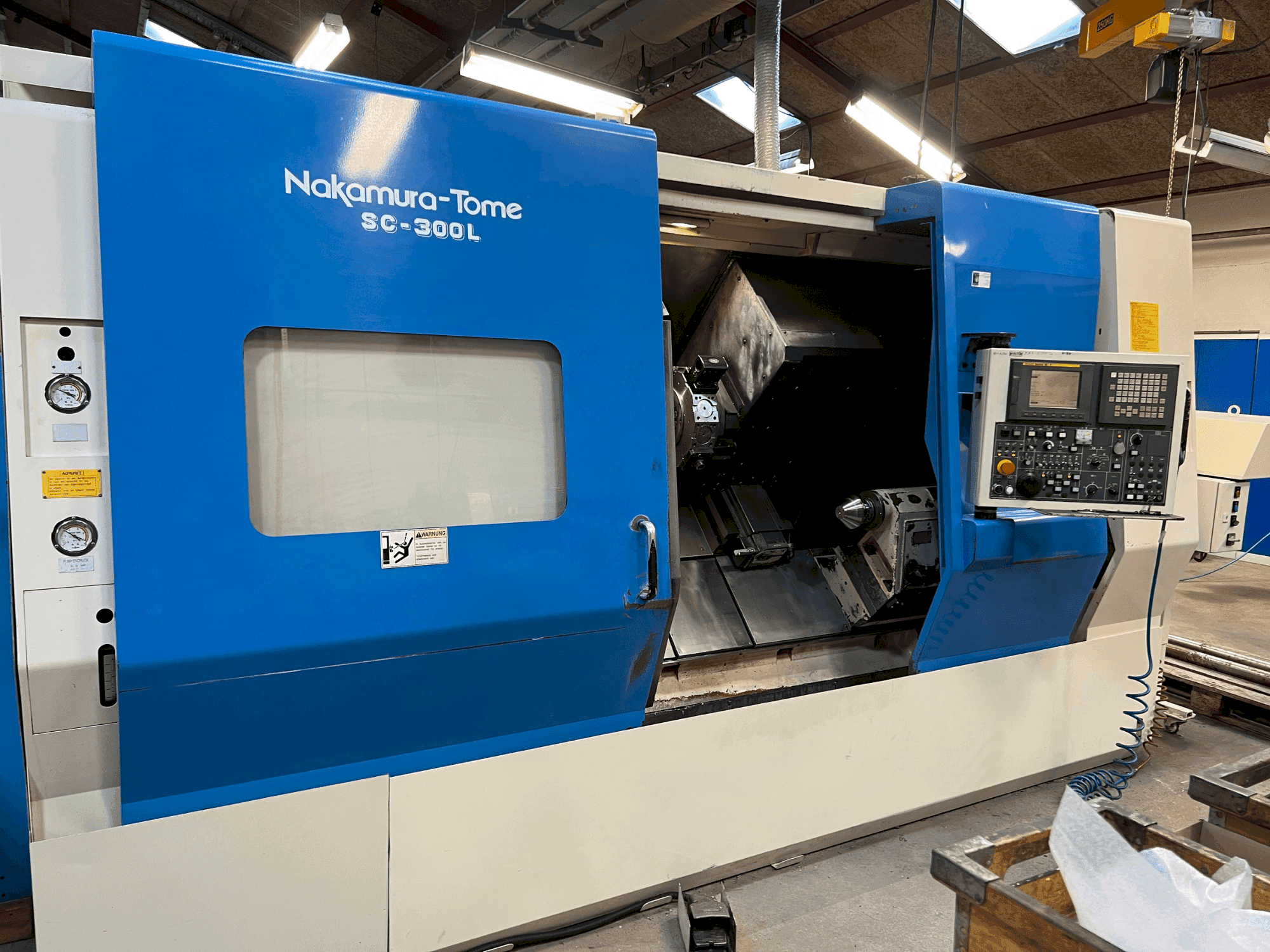 Vista frontal de la máquina NAKAMURA SL 300LY