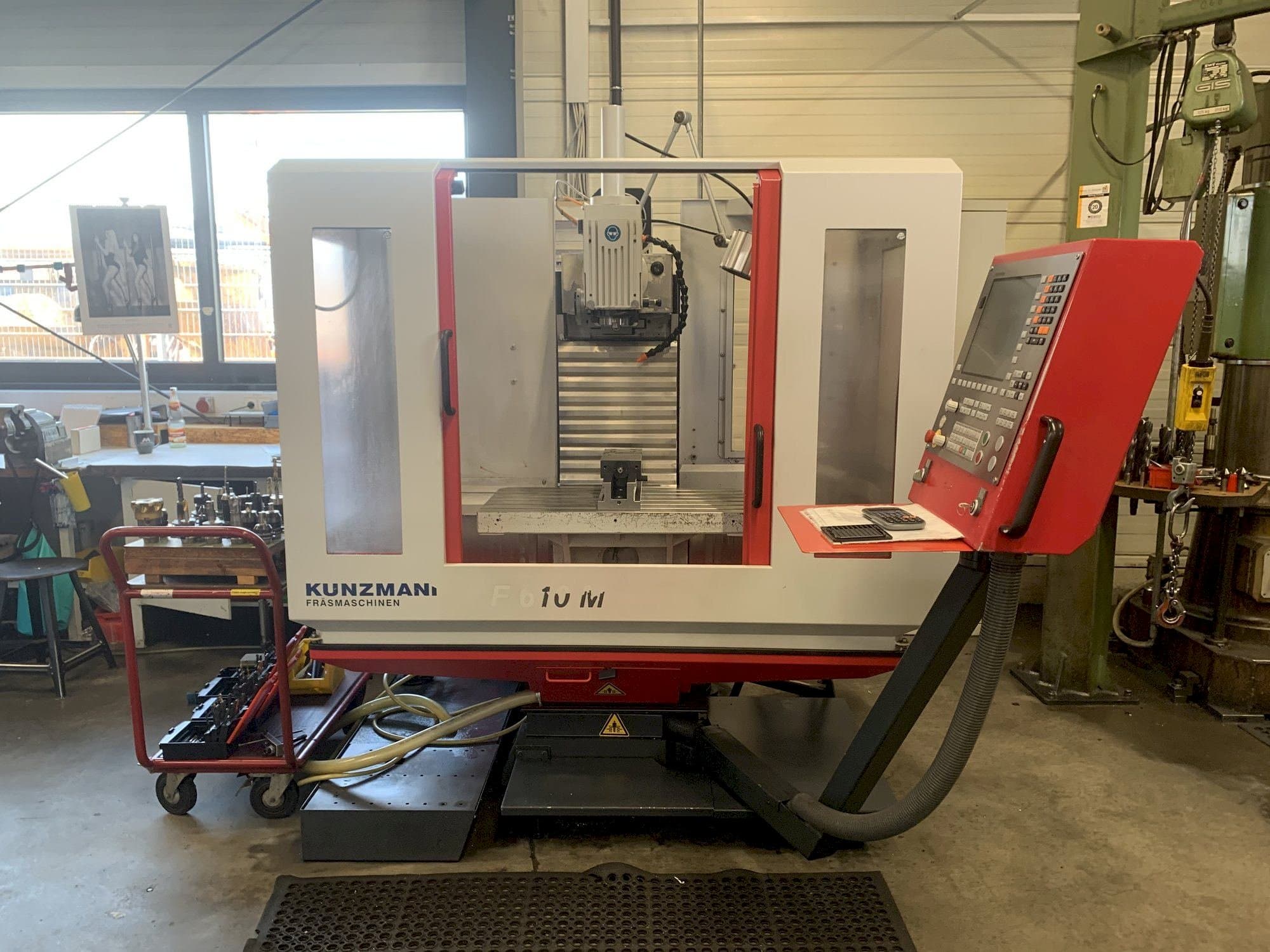 Vista frontal de la máquina KUNZMANN WF 610 M