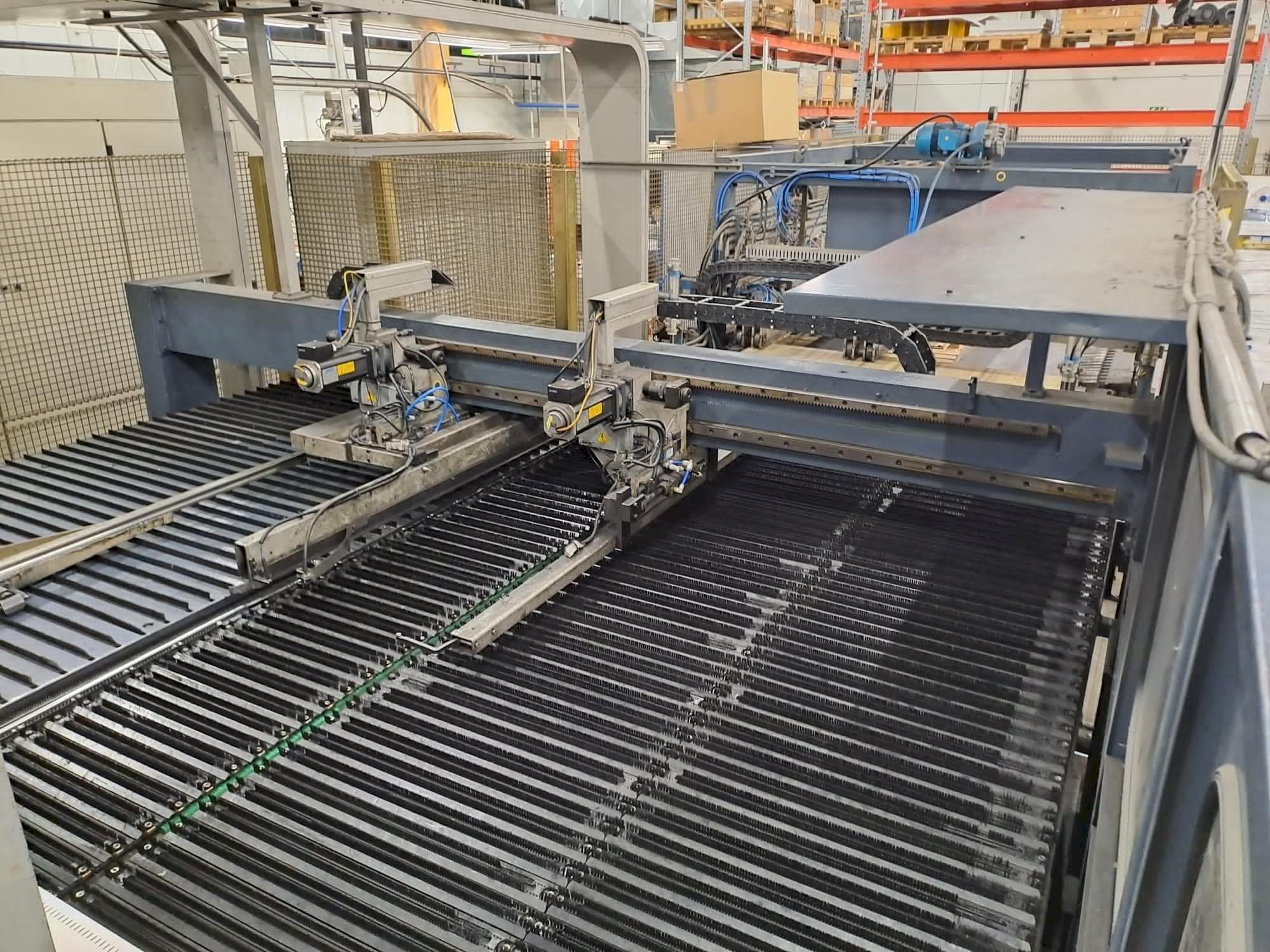 Vista frontal de la máquina Salvagnini S4