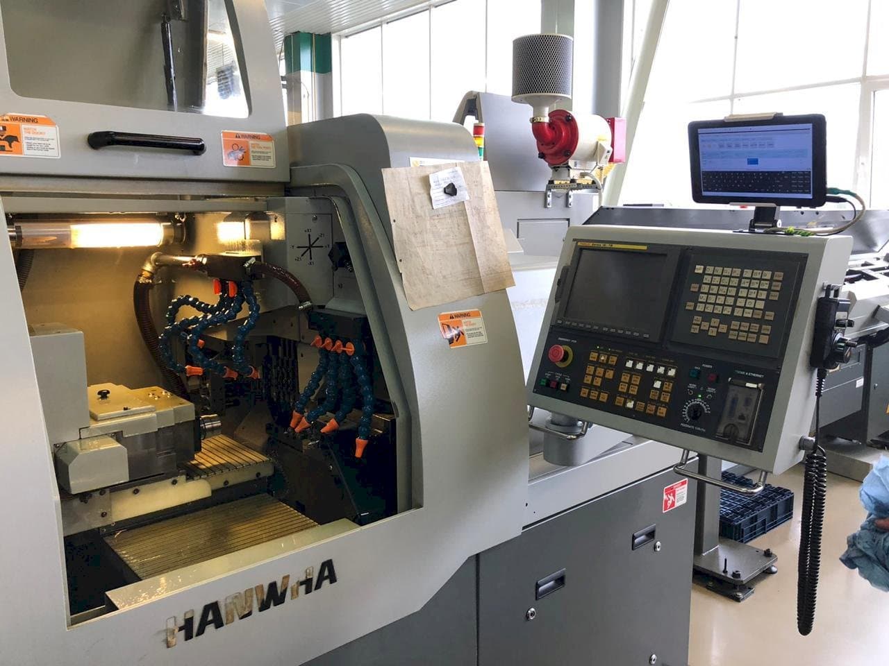 Vista frontal de la máquina Hanwha XD20H