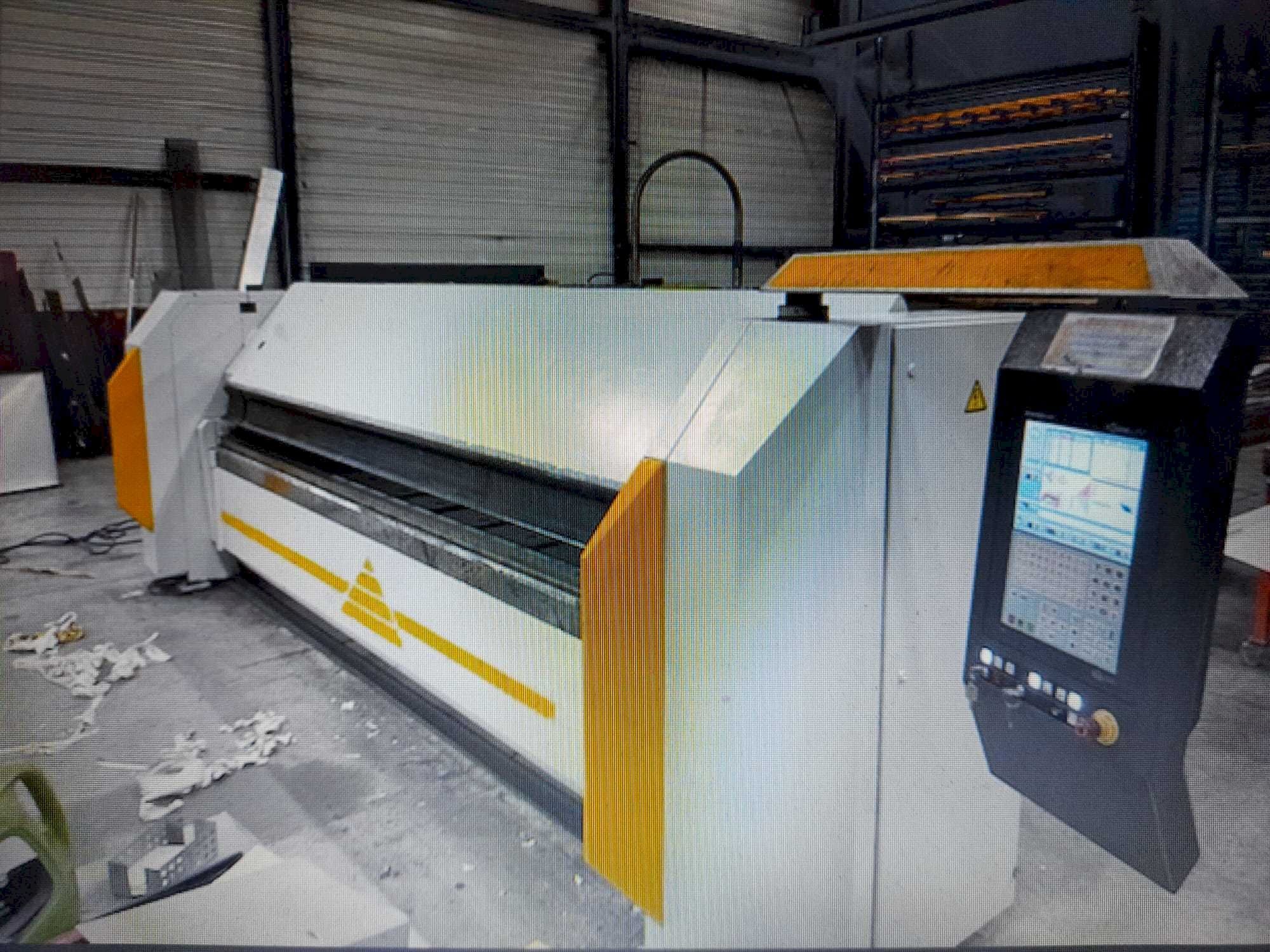 Vista frontal de la máquina RAS 73.40 flexibend