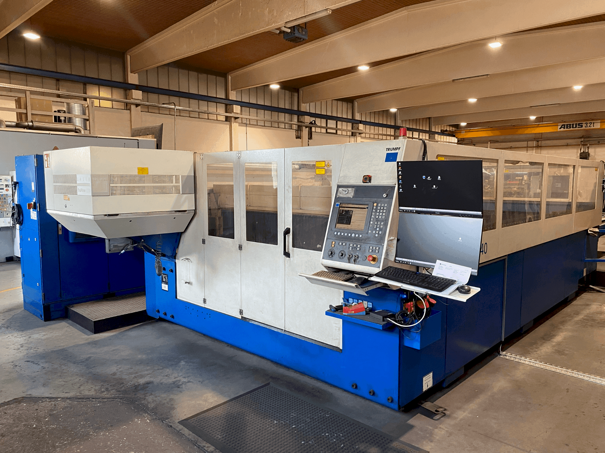 Vista frontal de la máquina TRUMPF TruLaser 3040