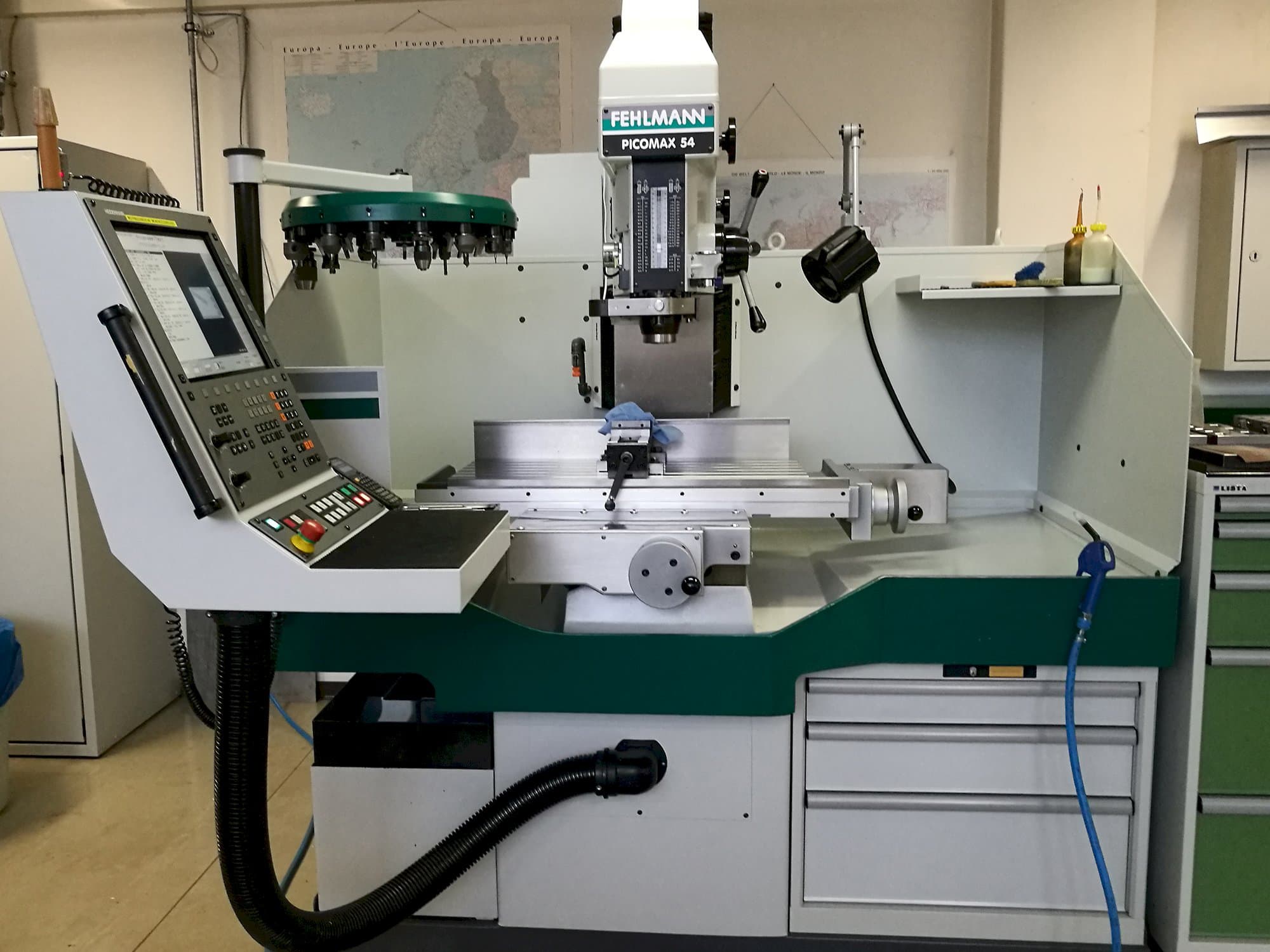 Vista frontal de la máquina FEHLMANN PICOMAX 54