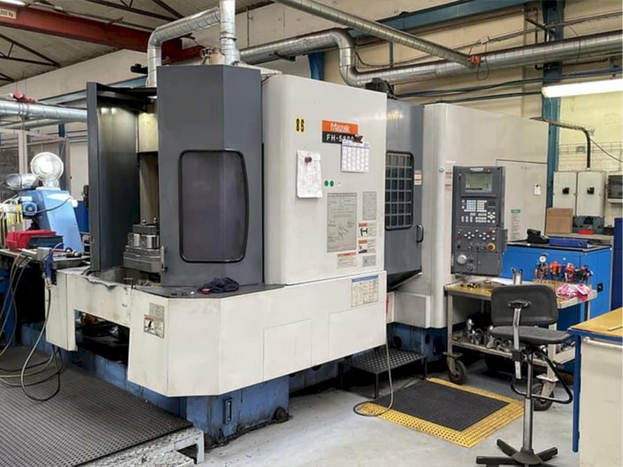 Vista frontal de la máquina Mazak FH 5800