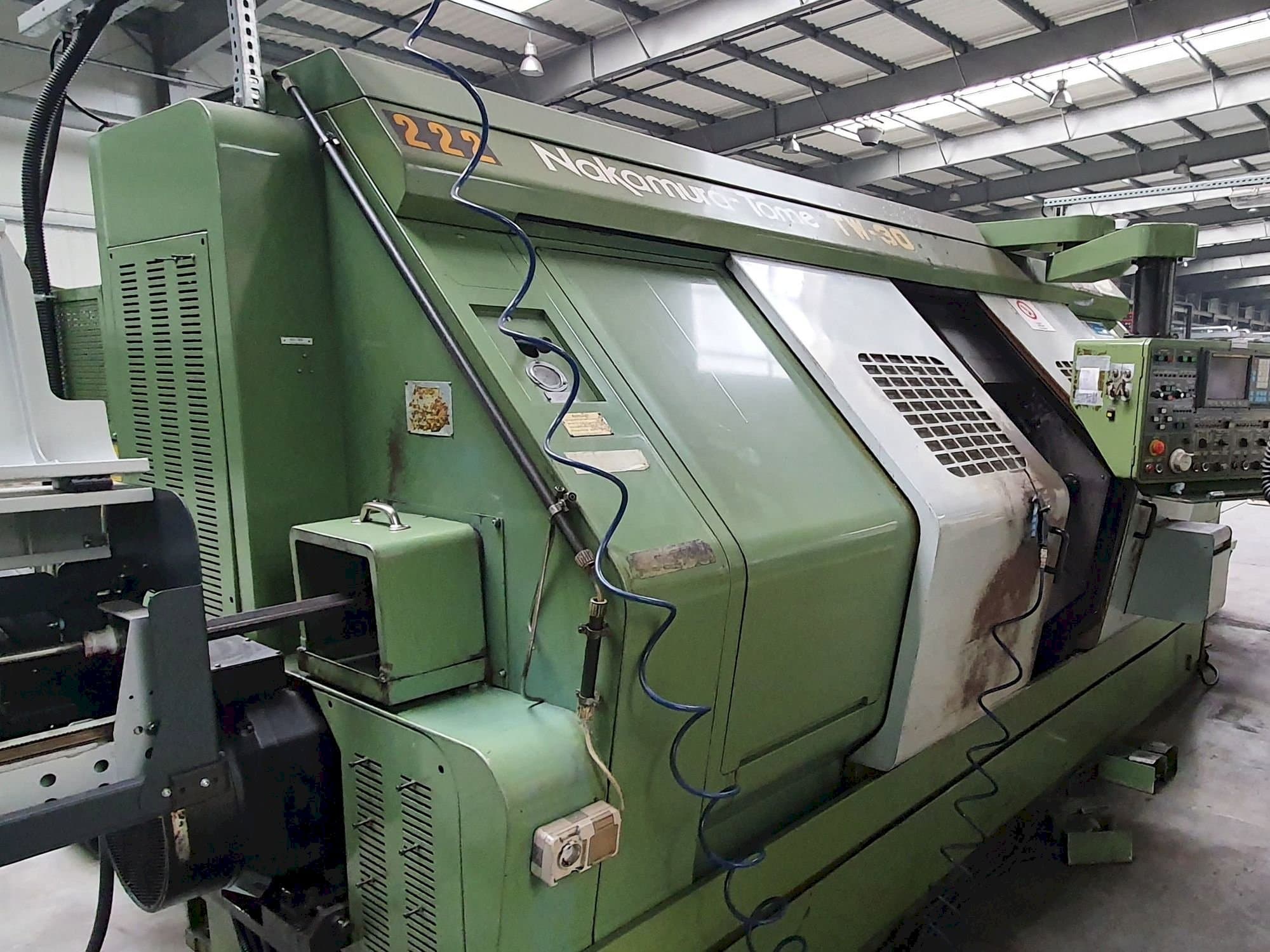 Vista frontal de la máquina NAKAMURA-TOME TW-30