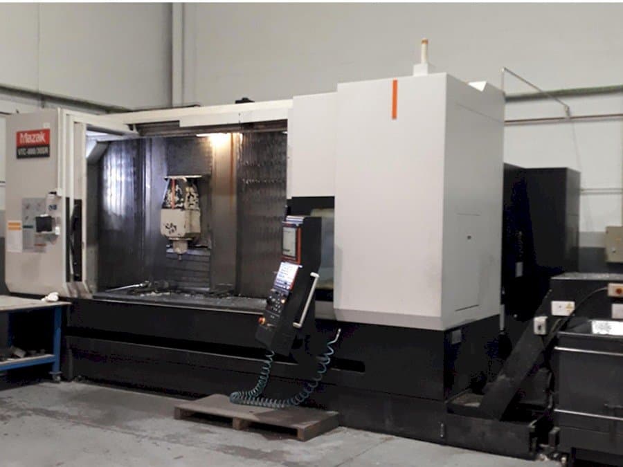 Vista frontal de la máquina Mazak 800-30 SR