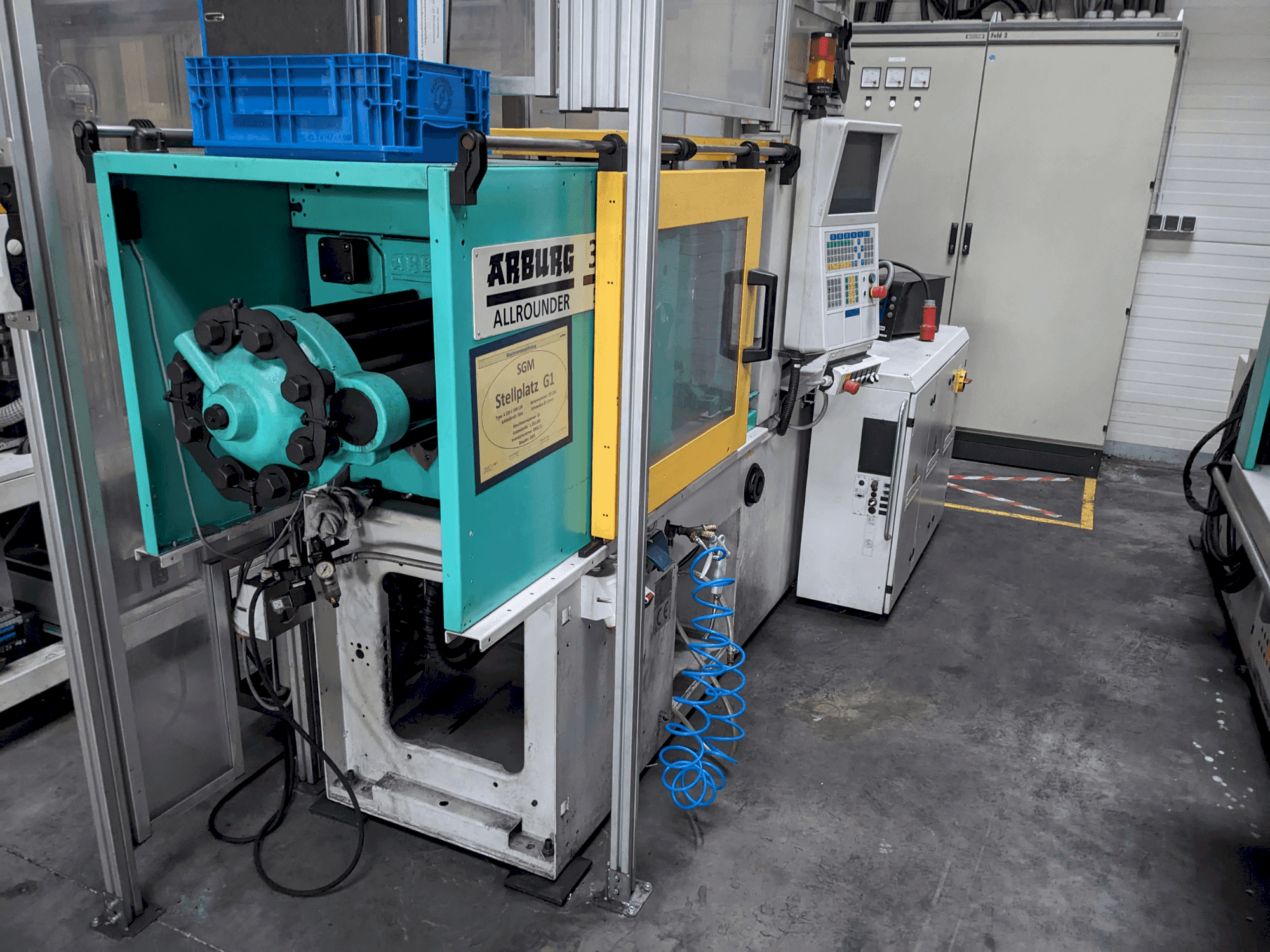 Vista frontal de la máquina Arburg 320 C 500-100