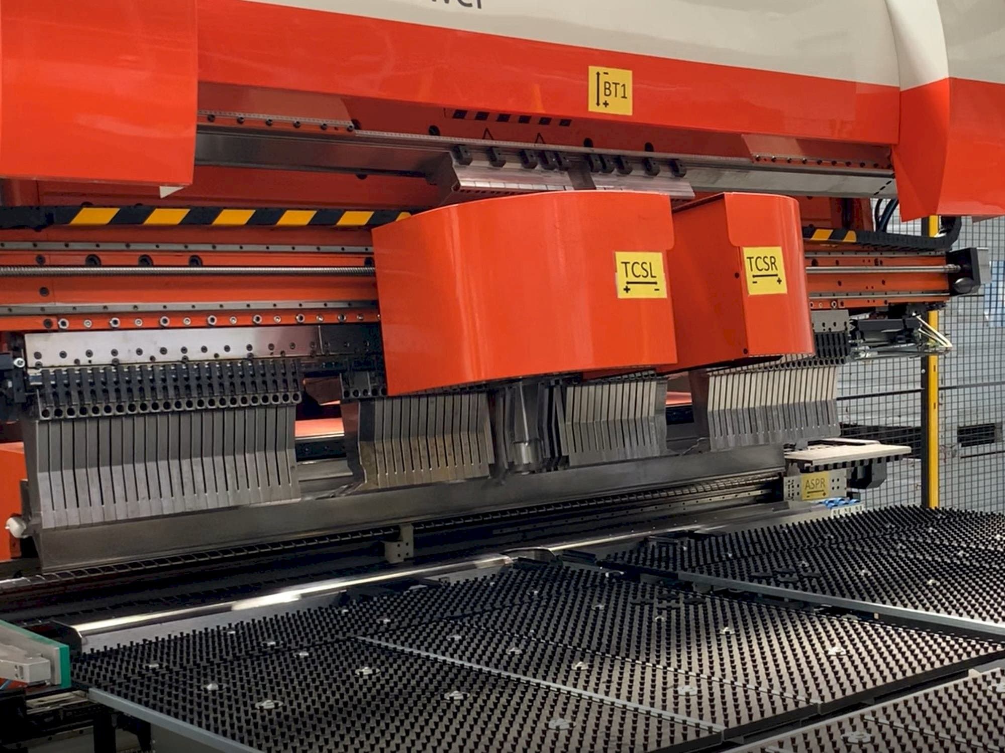 Vista frontal de la máquina Prima Power PSBB