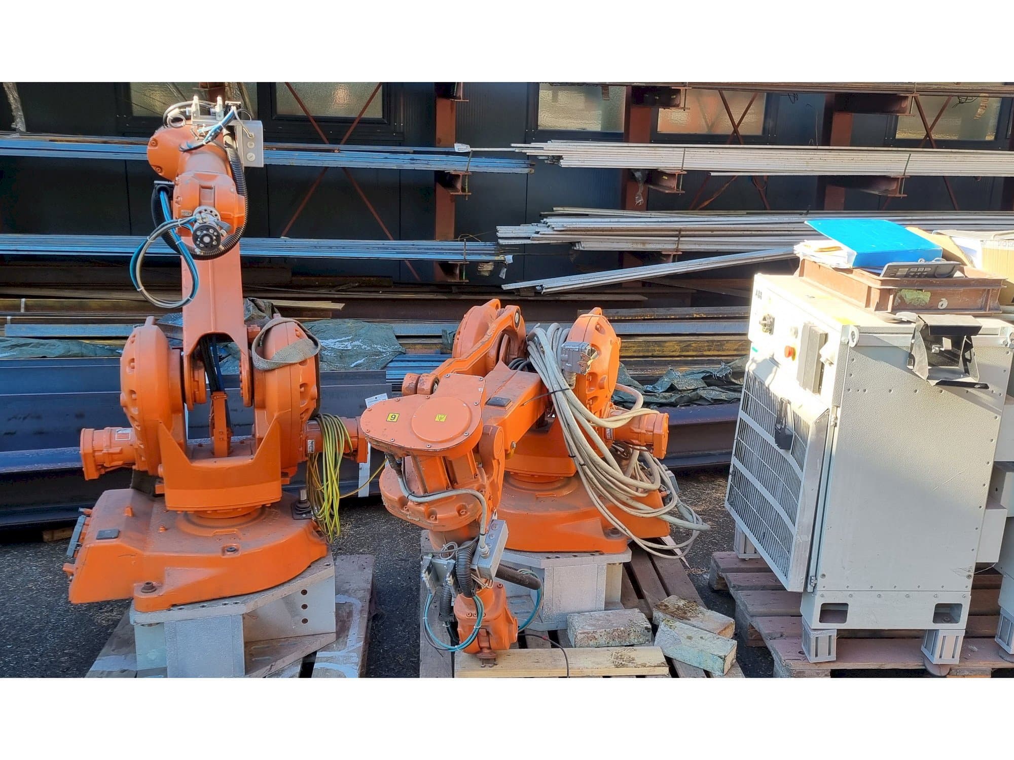 Vista frontal de la máquina ABB IRB2400 M2000